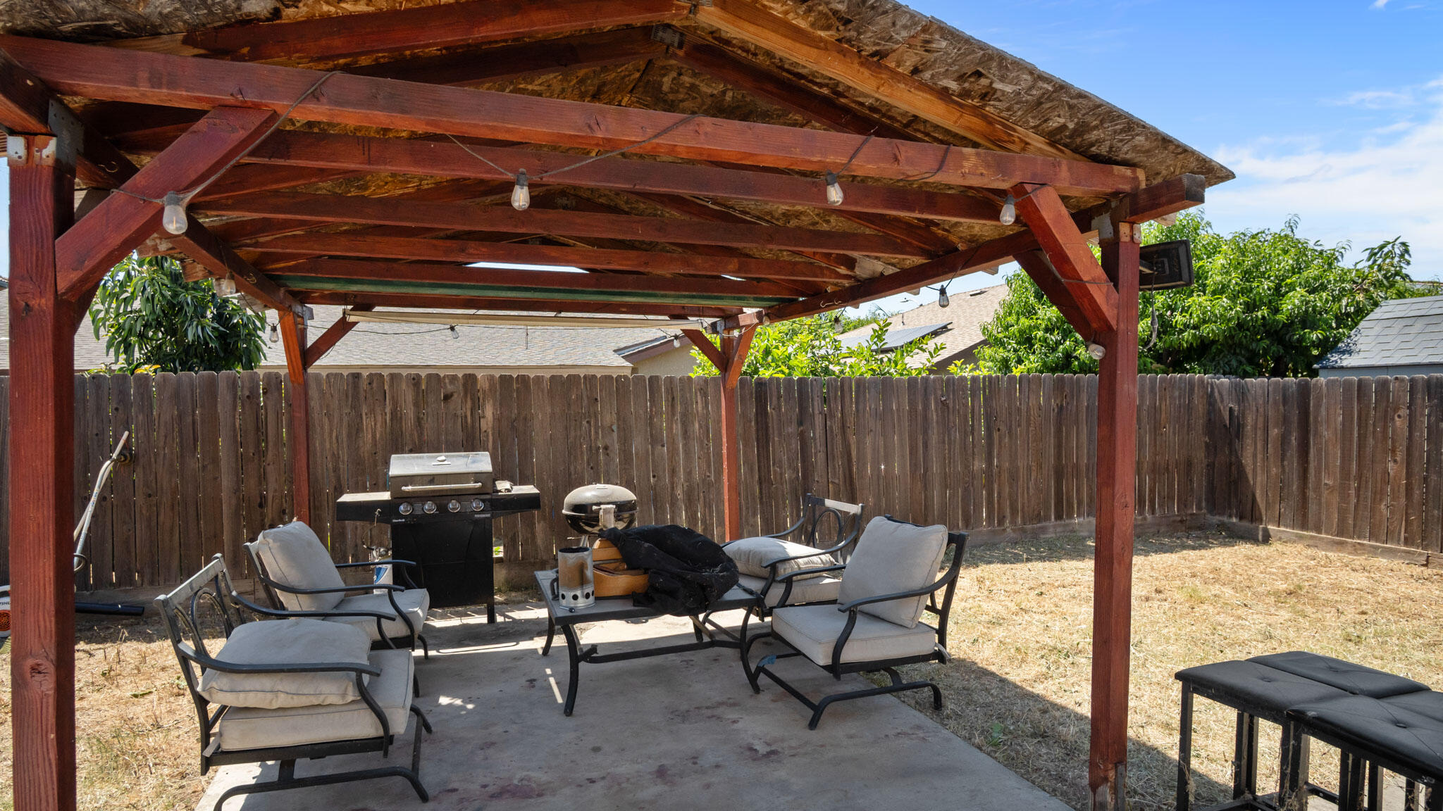 557 S Indiana St, Porterville, CA 93257