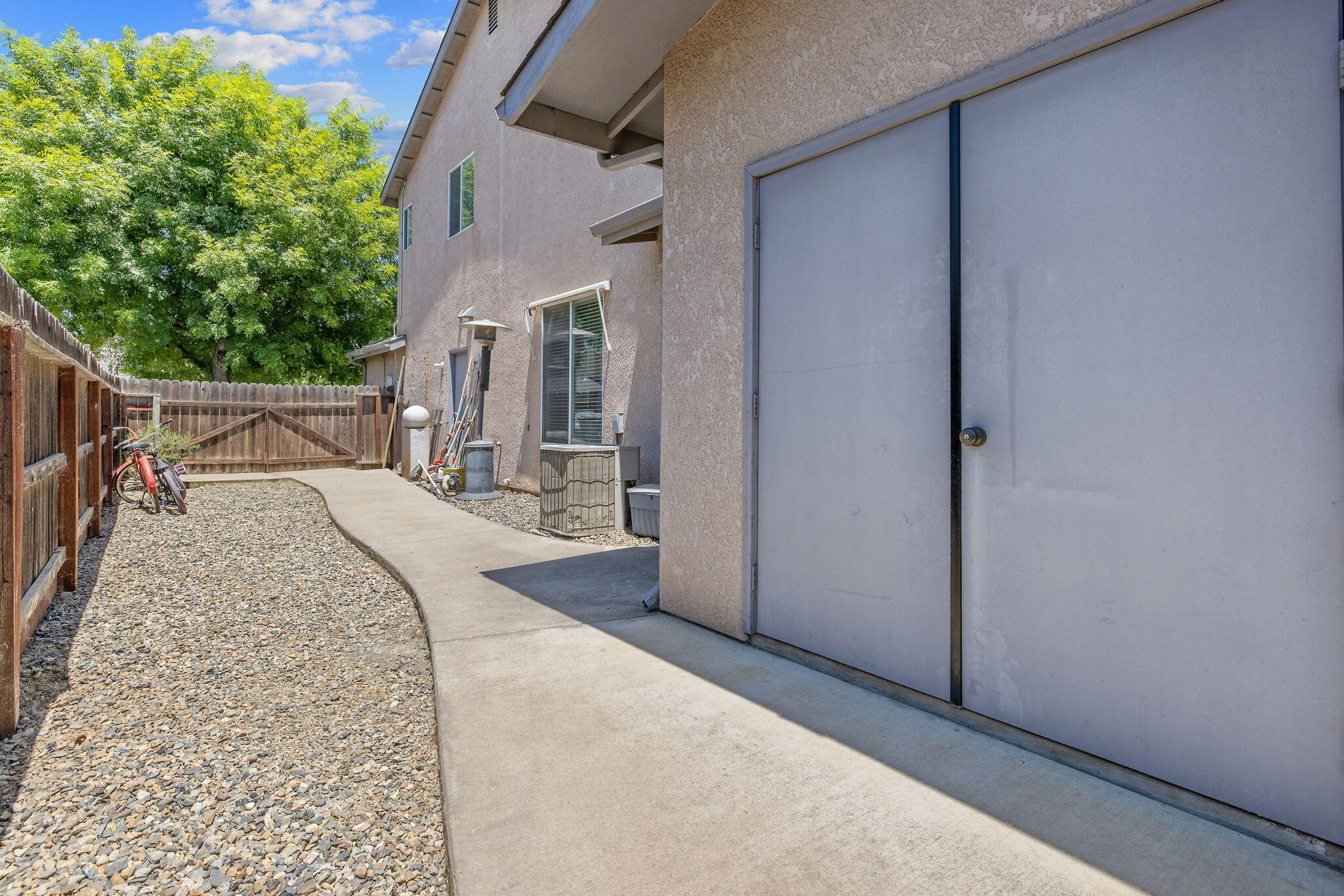 1156 Joy Ct, Exeter, CA 93221