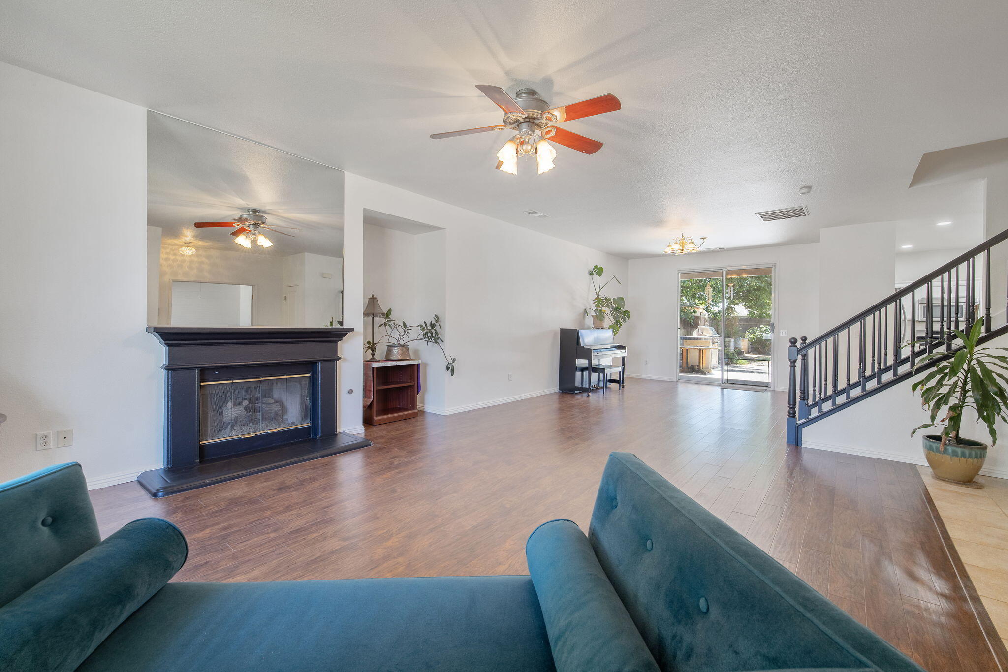 1156 Joy Ct, Exeter, CA 93221