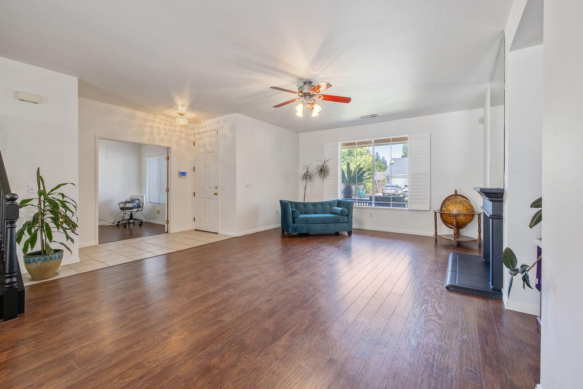 1156 Joy Ct, Exeter, CA 93221