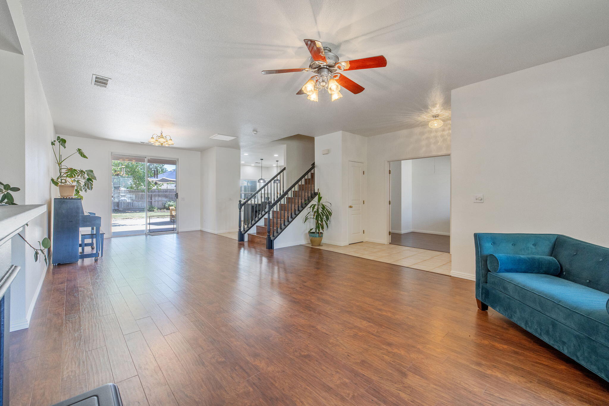 1156 Joy Ct, Exeter, CA 93221