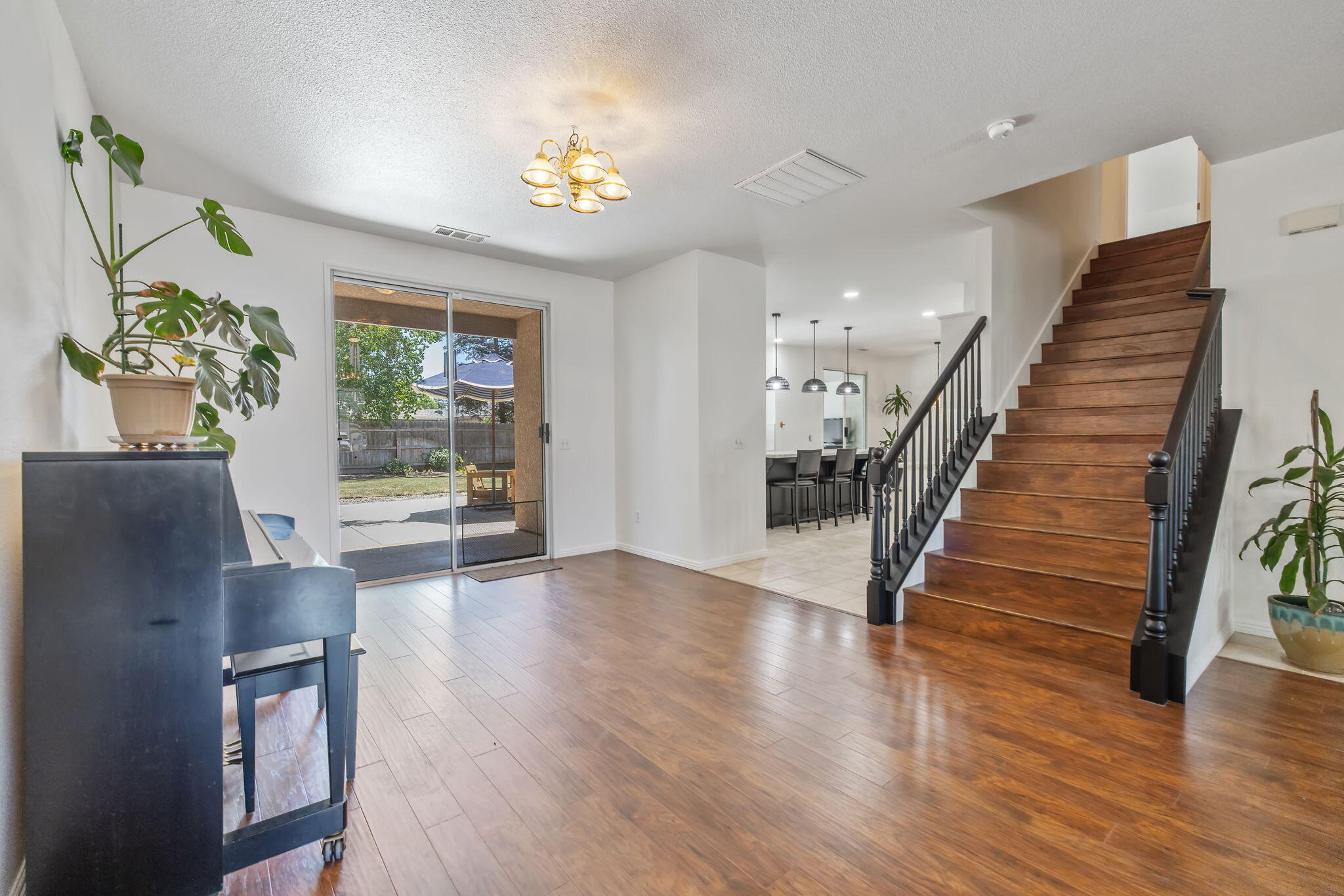 1156 Joy Ct, Exeter, CA 93221