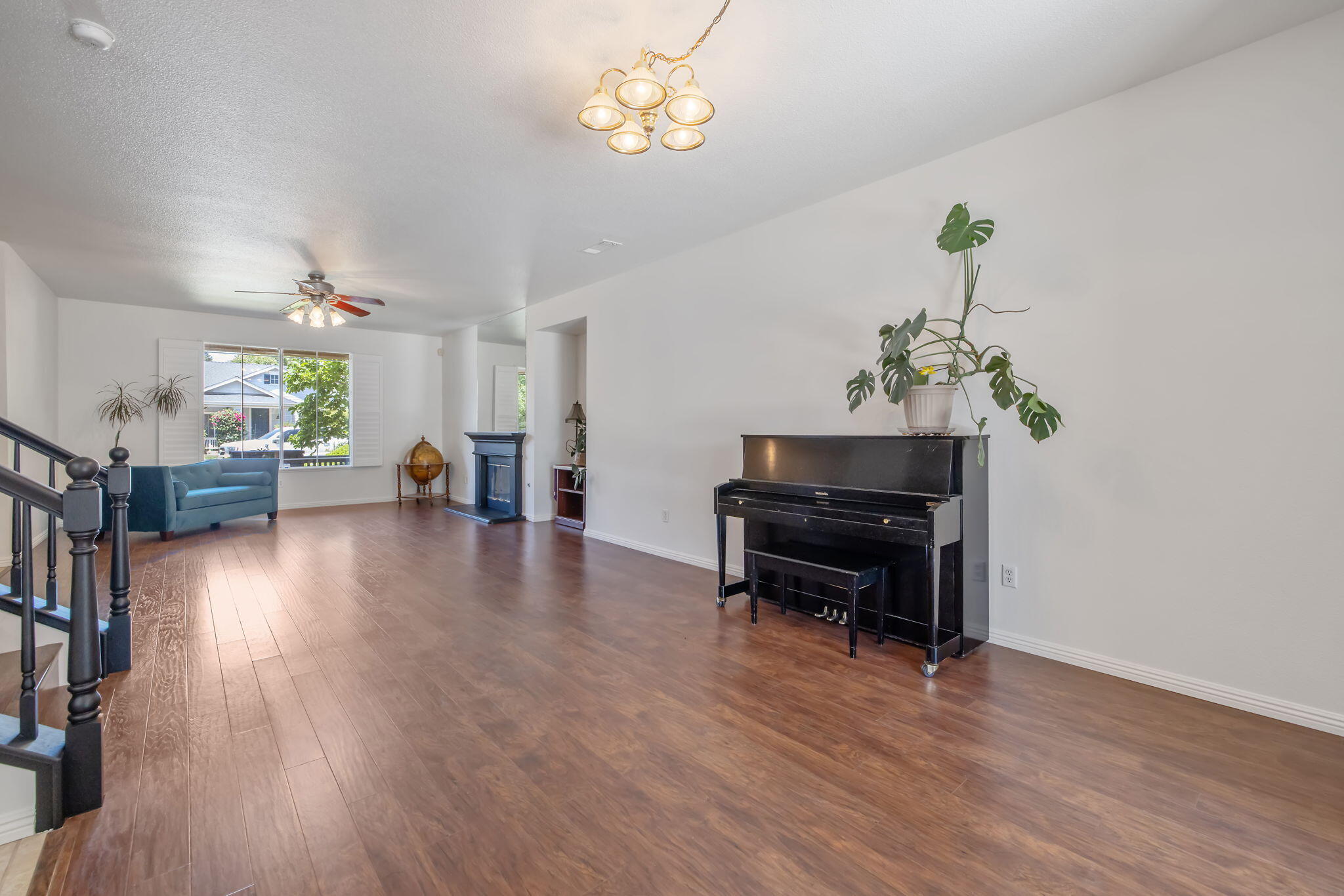 1156 Joy Ct, Exeter, CA 93221