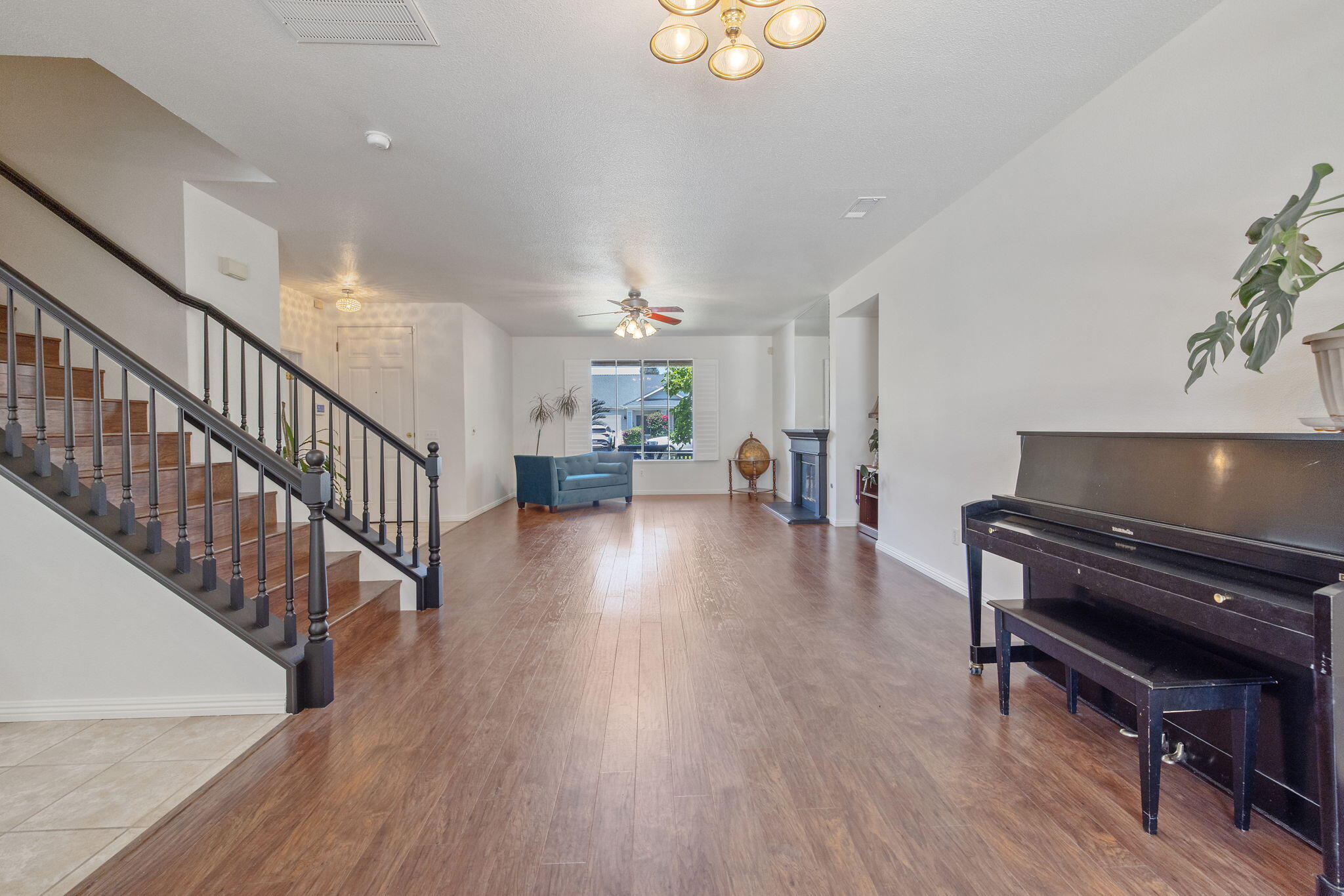 1156 Joy Ct, Exeter, CA 93221