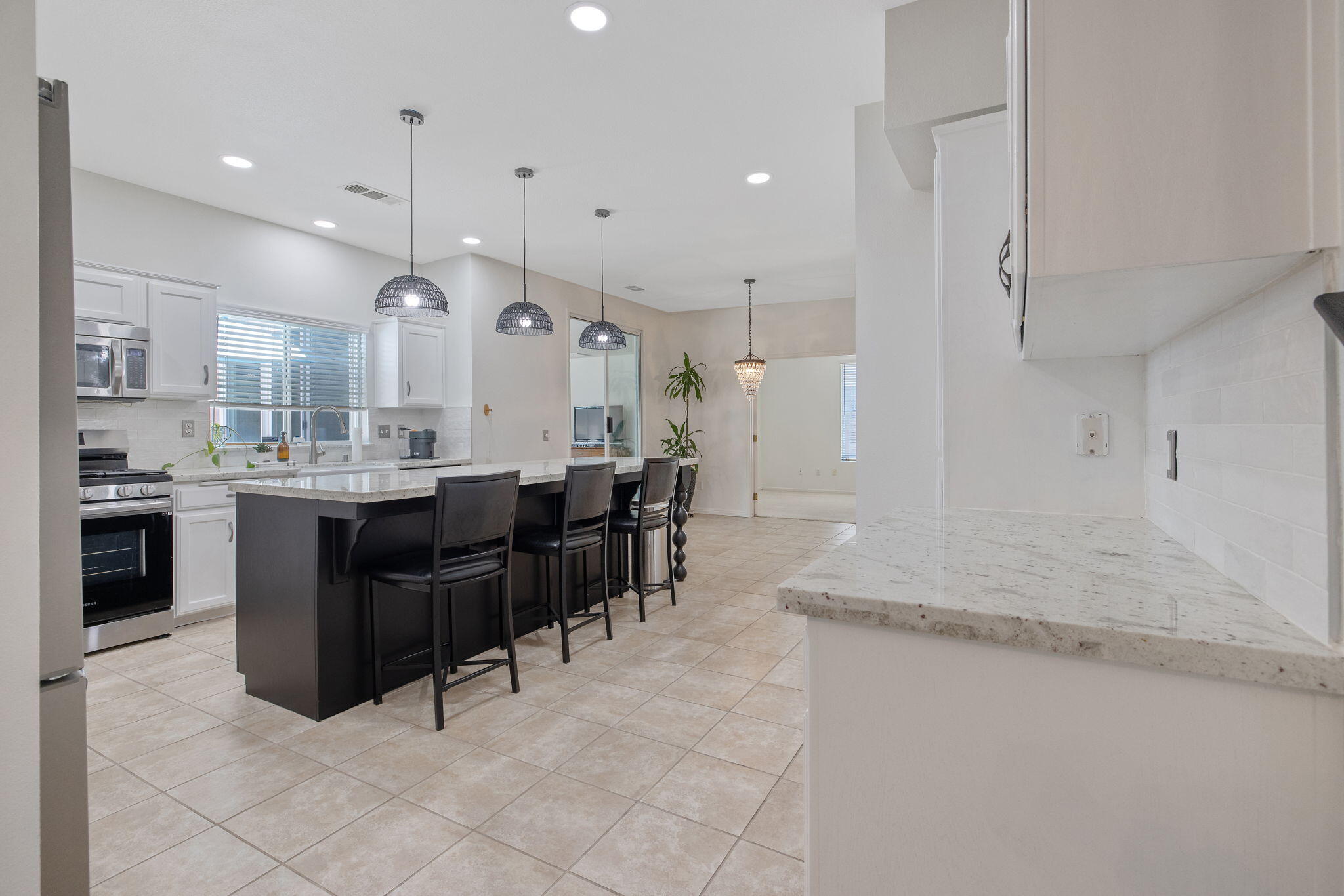 1156 Joy Ct, Exeter, CA 93221