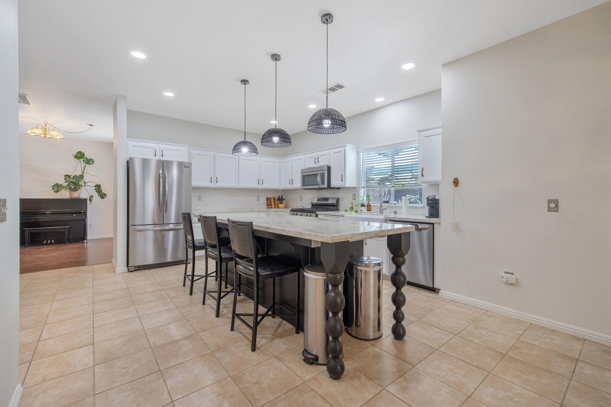1156 Joy Ct, Exeter, CA 93221