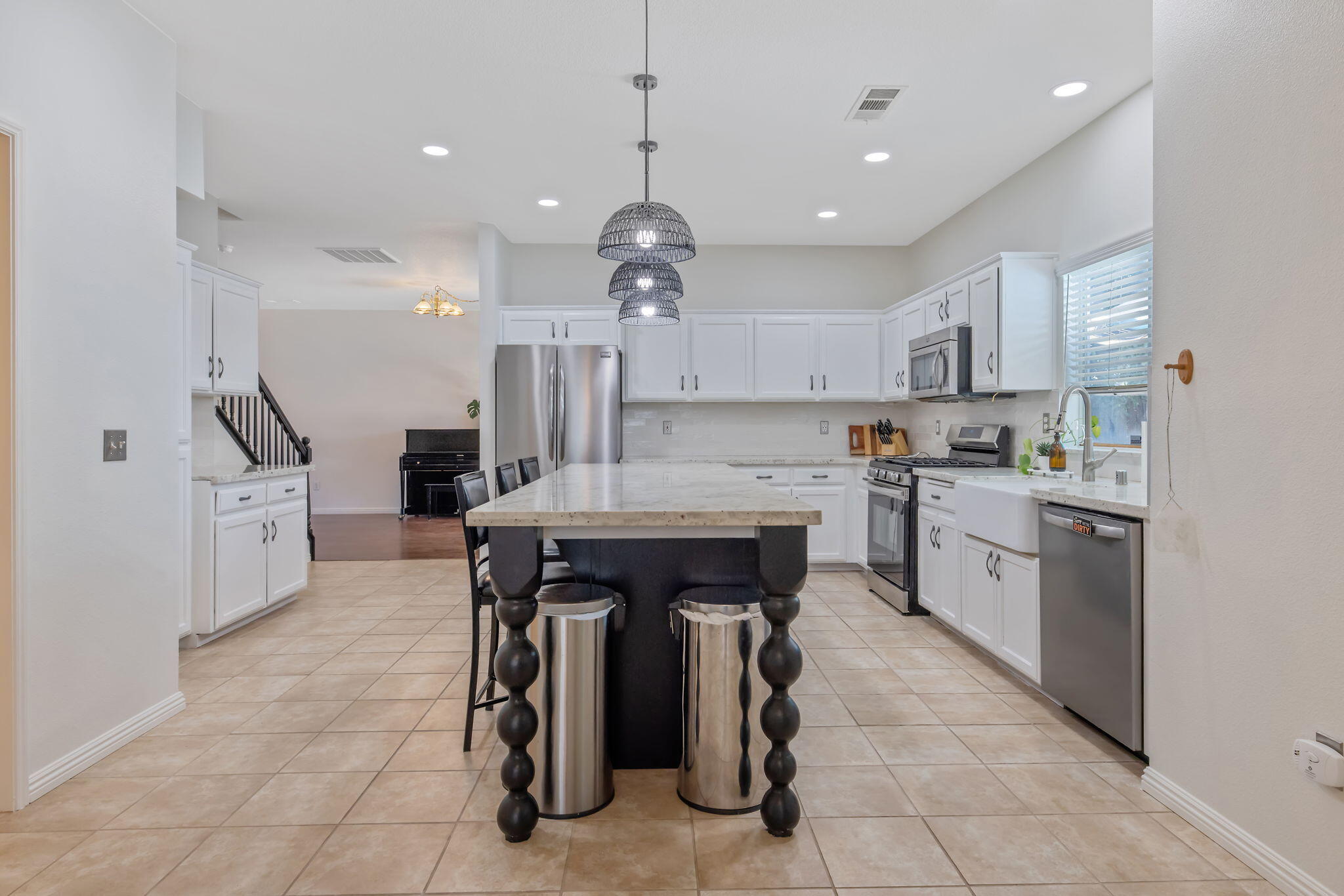 1156 Joy Ct, Exeter, CA 93221