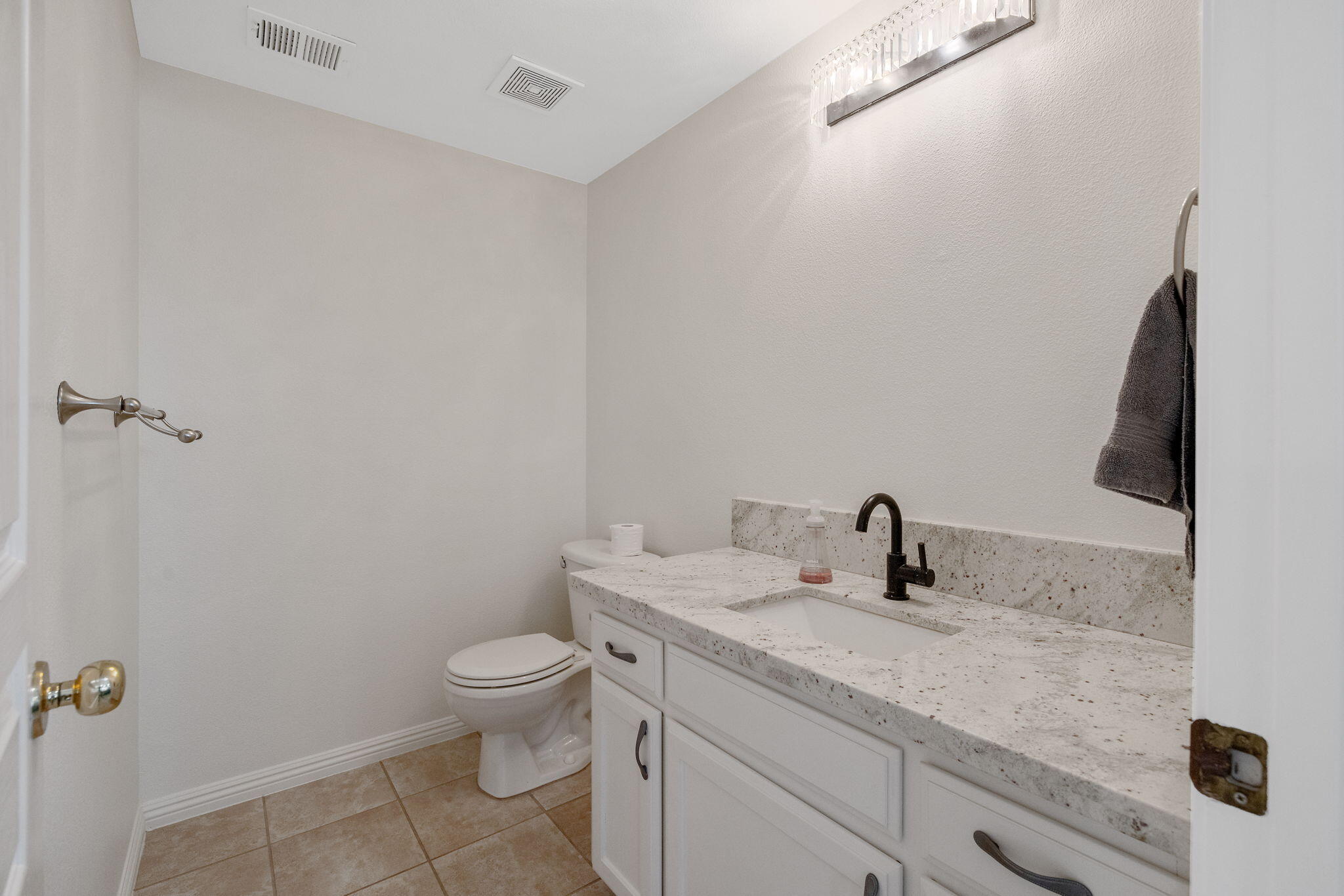 1156 Joy Ct, Exeter, CA 93221