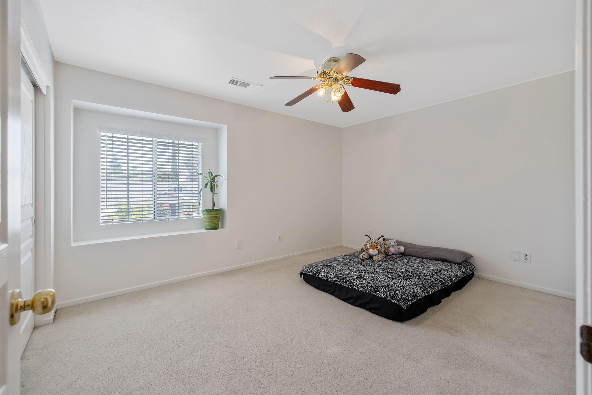 1156 Joy Ct, Exeter, CA 93221