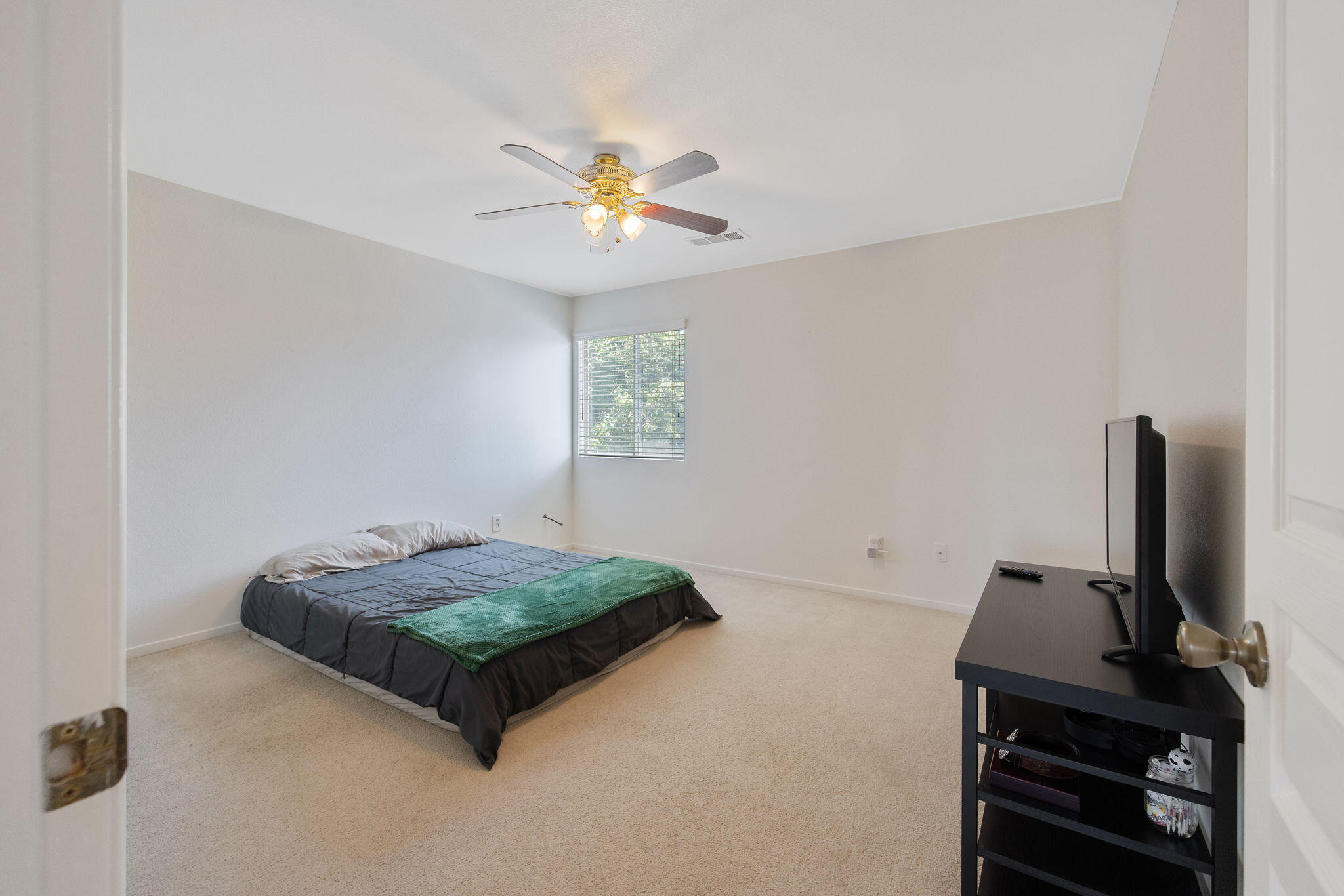 1156 Joy Ct, Exeter, CA 93221