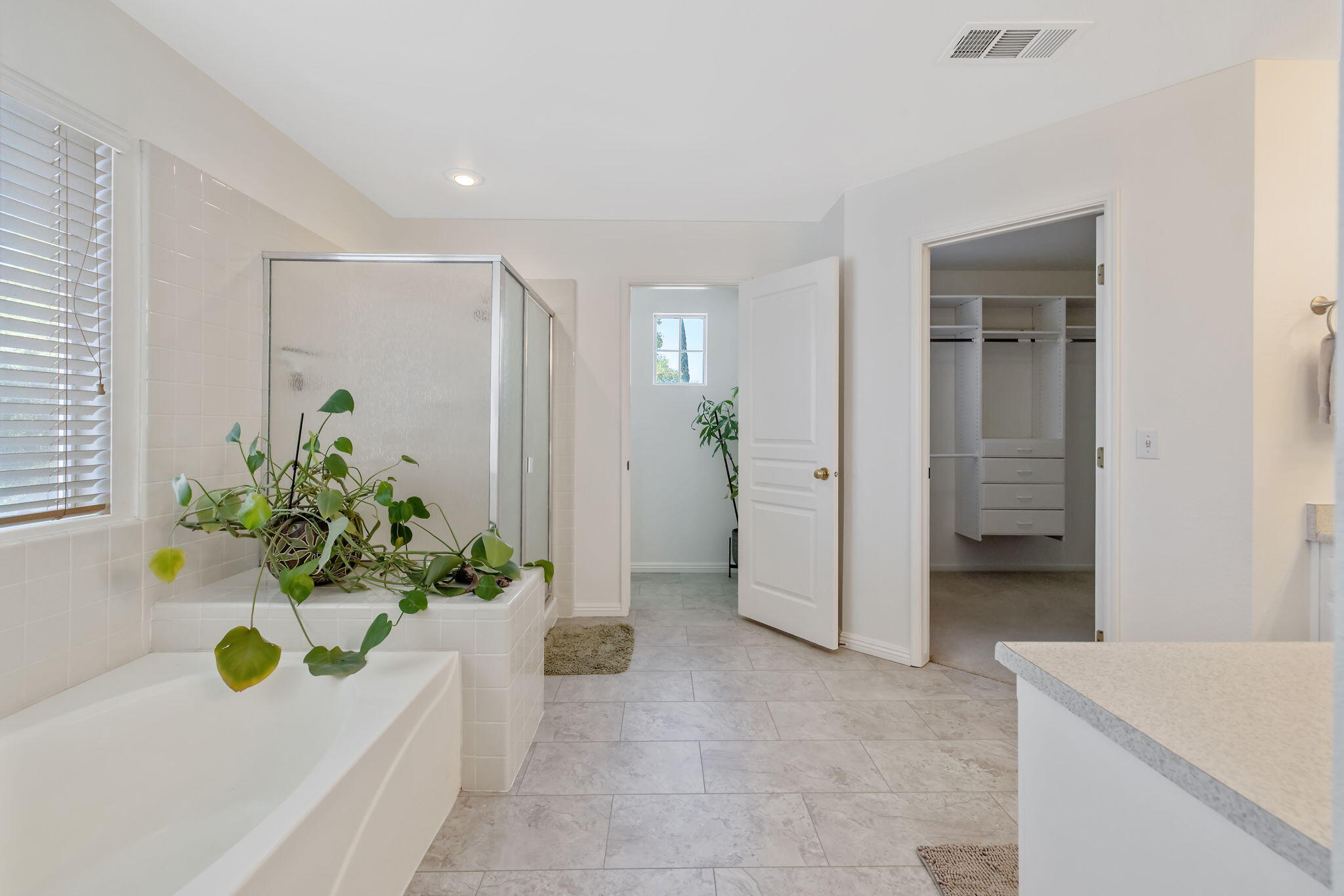 1156 Joy Ct, Exeter, CA 93221