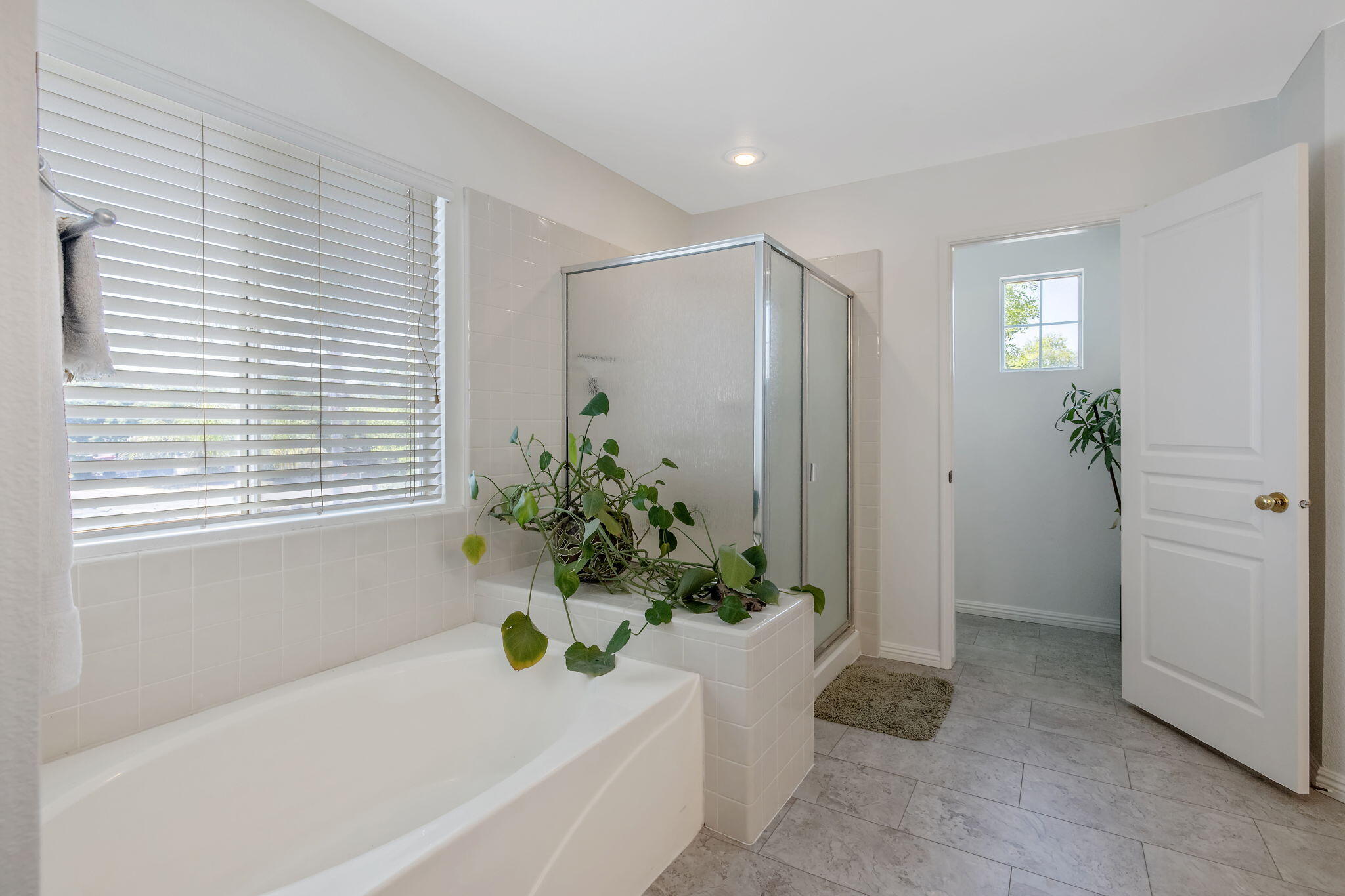 1156 Joy Ct, Exeter, CA 93221