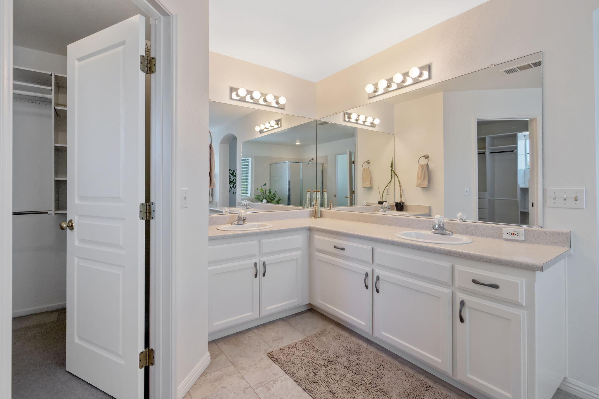 1156 Joy Ct, Exeter, CA 93221