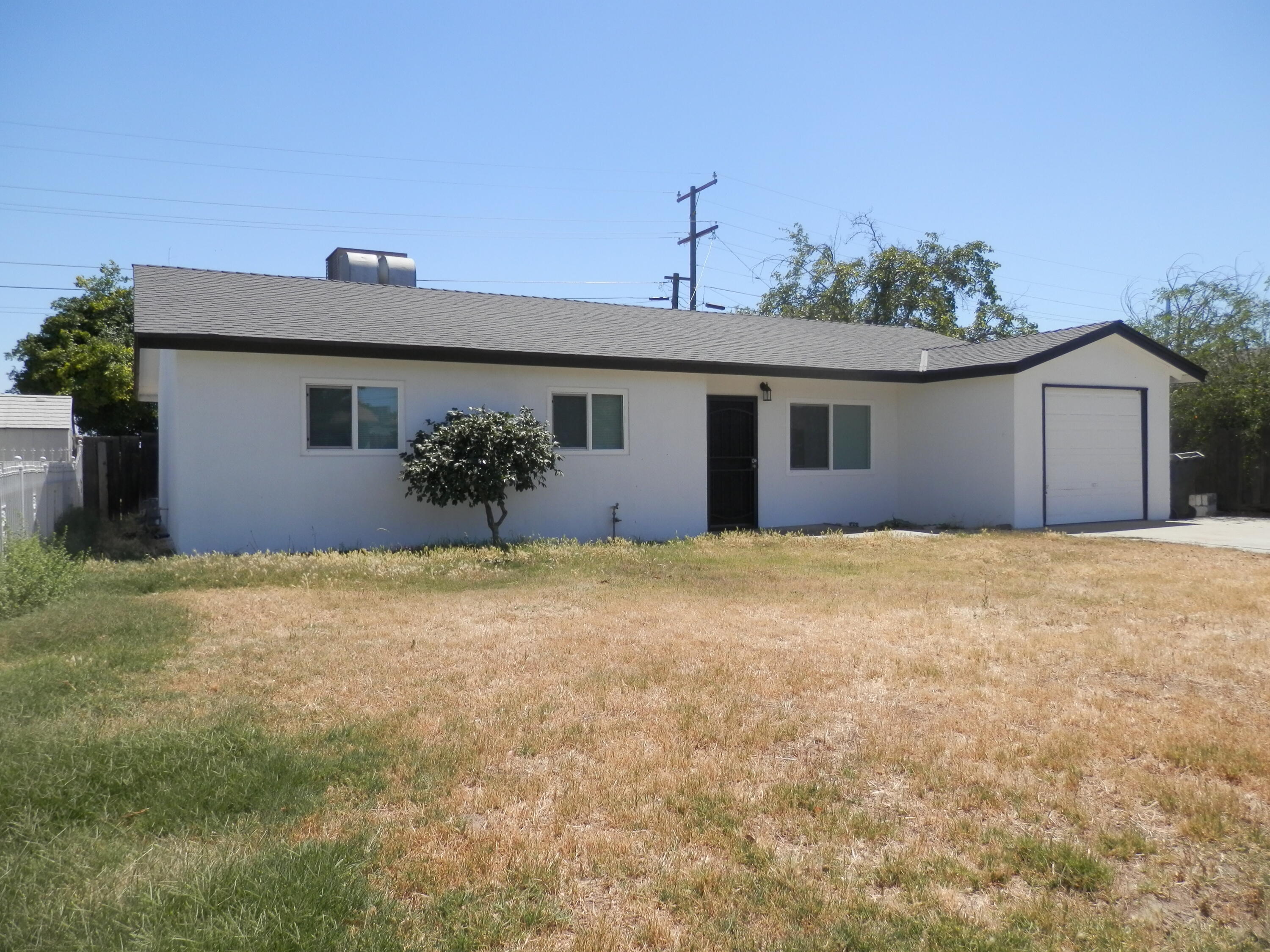 10845 Beverly Dr, Hanford, CA 93230