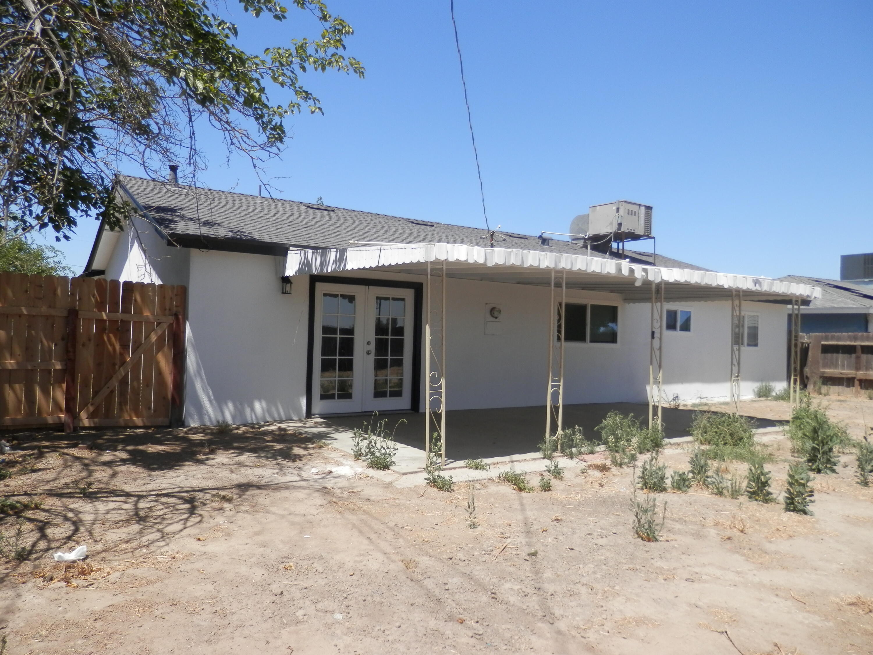 10845 Beverly Dr, Hanford, CA 93230