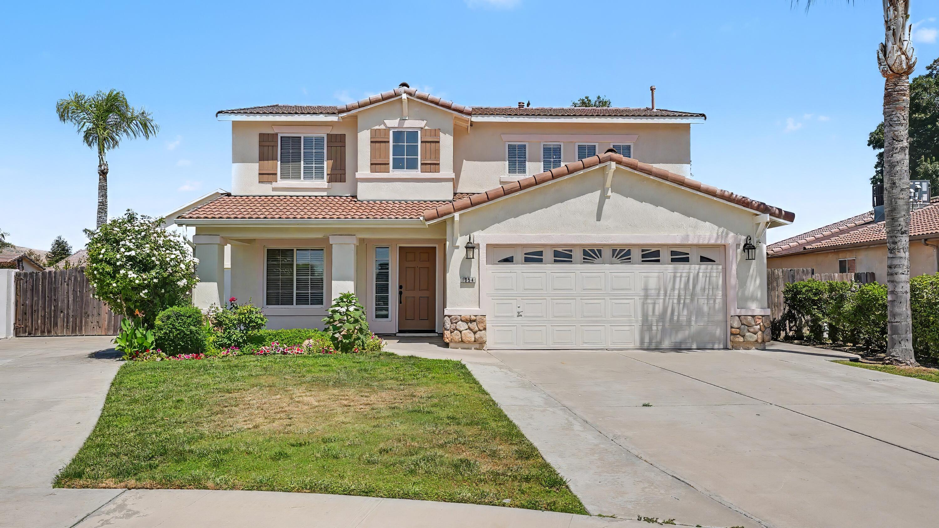 1354 N Belmont St, Porterville, CA 93257