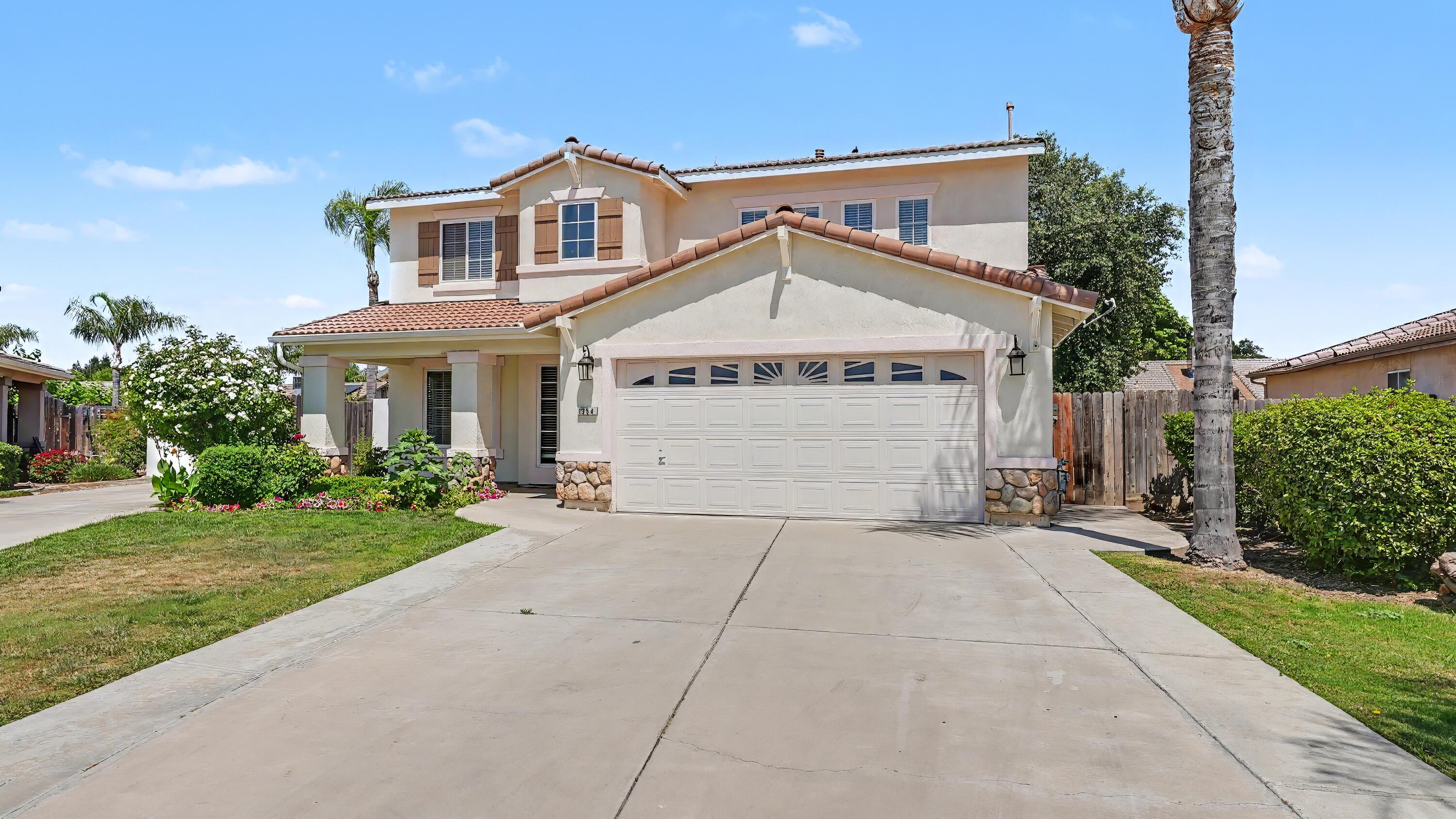 1354 N Belmont St, Porterville, CA 93257