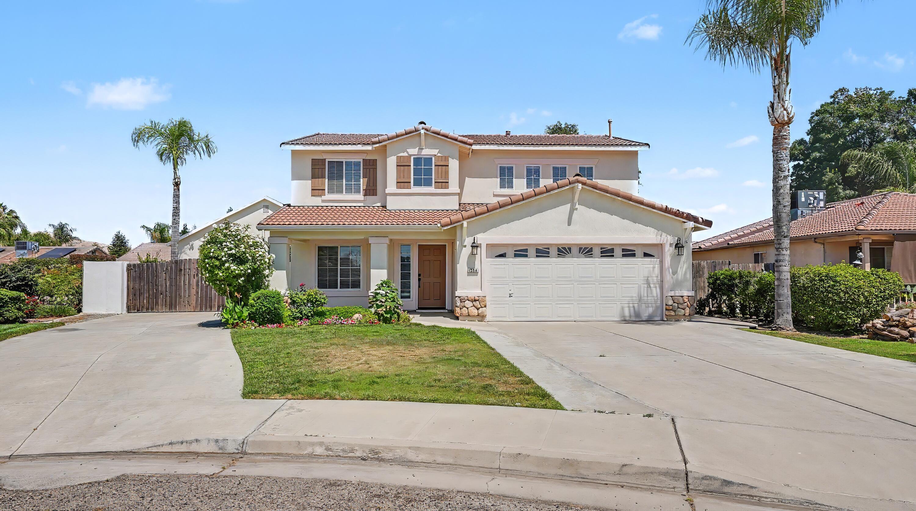 1354 N Belmont St, Porterville, CA 93257