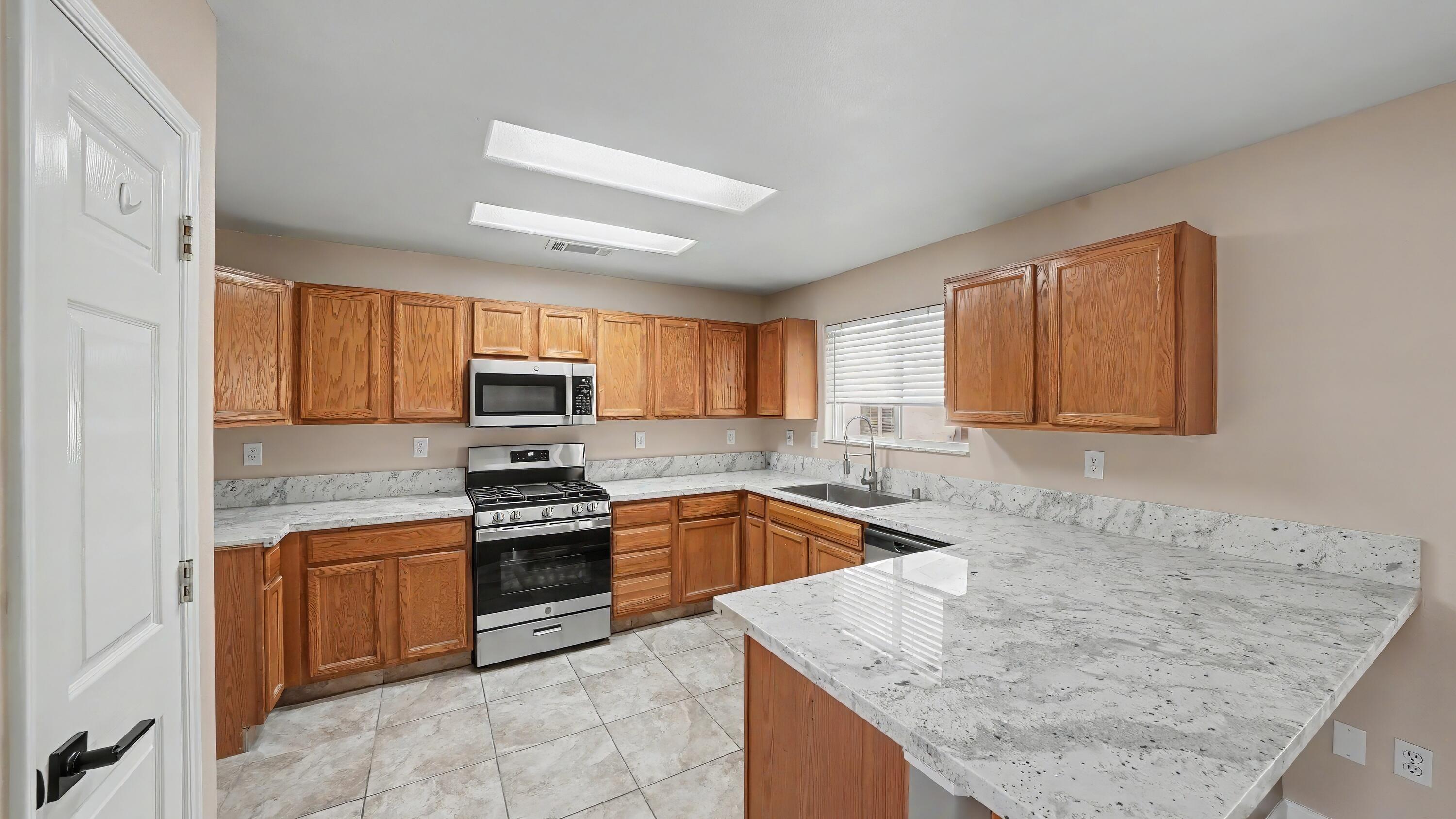 1354 N Belmont St, Porterville, CA 93257