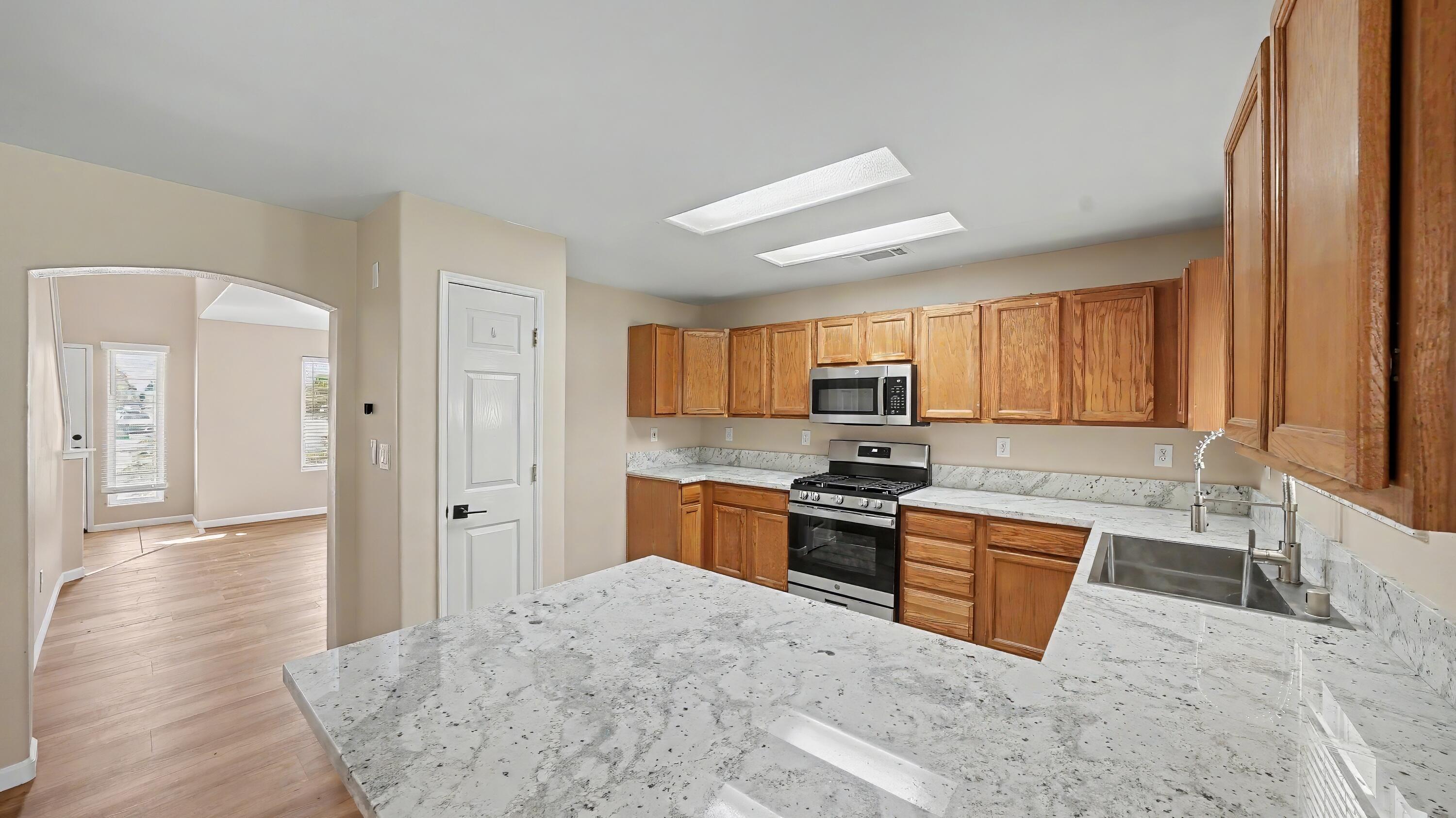 1354 N Belmont St, Porterville, CA 93257
