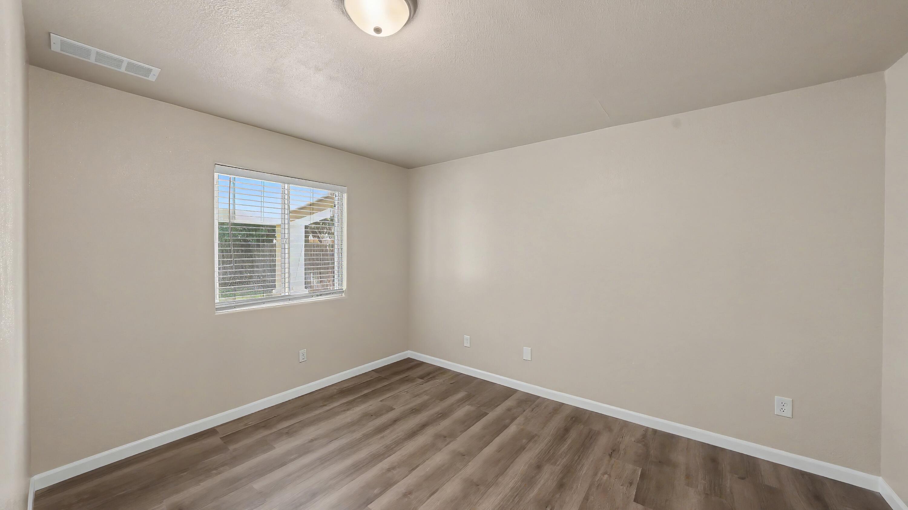1354 N Belmont St, Porterville, CA 93257