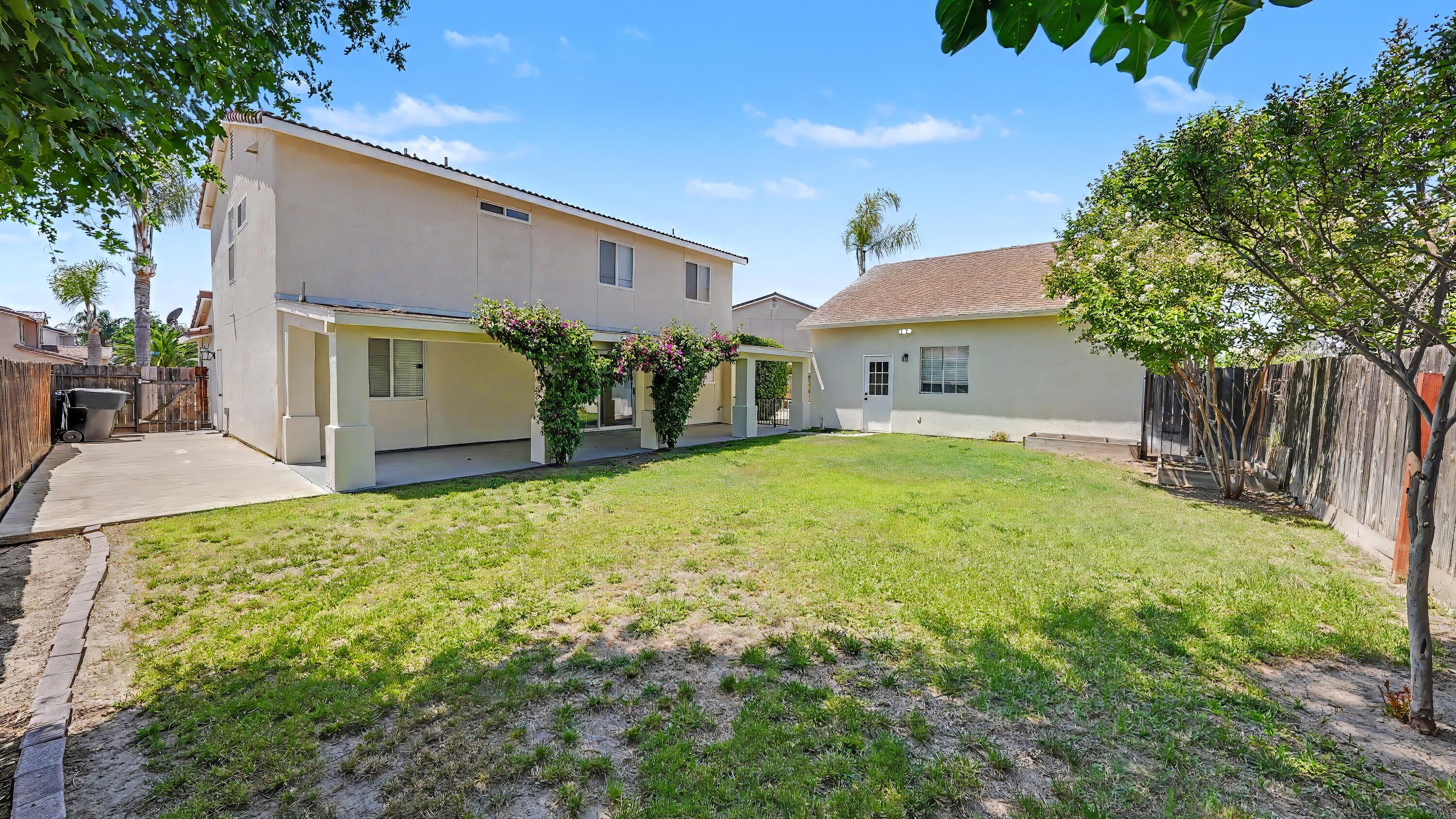 1354 N Belmont St, Porterville, CA 93257