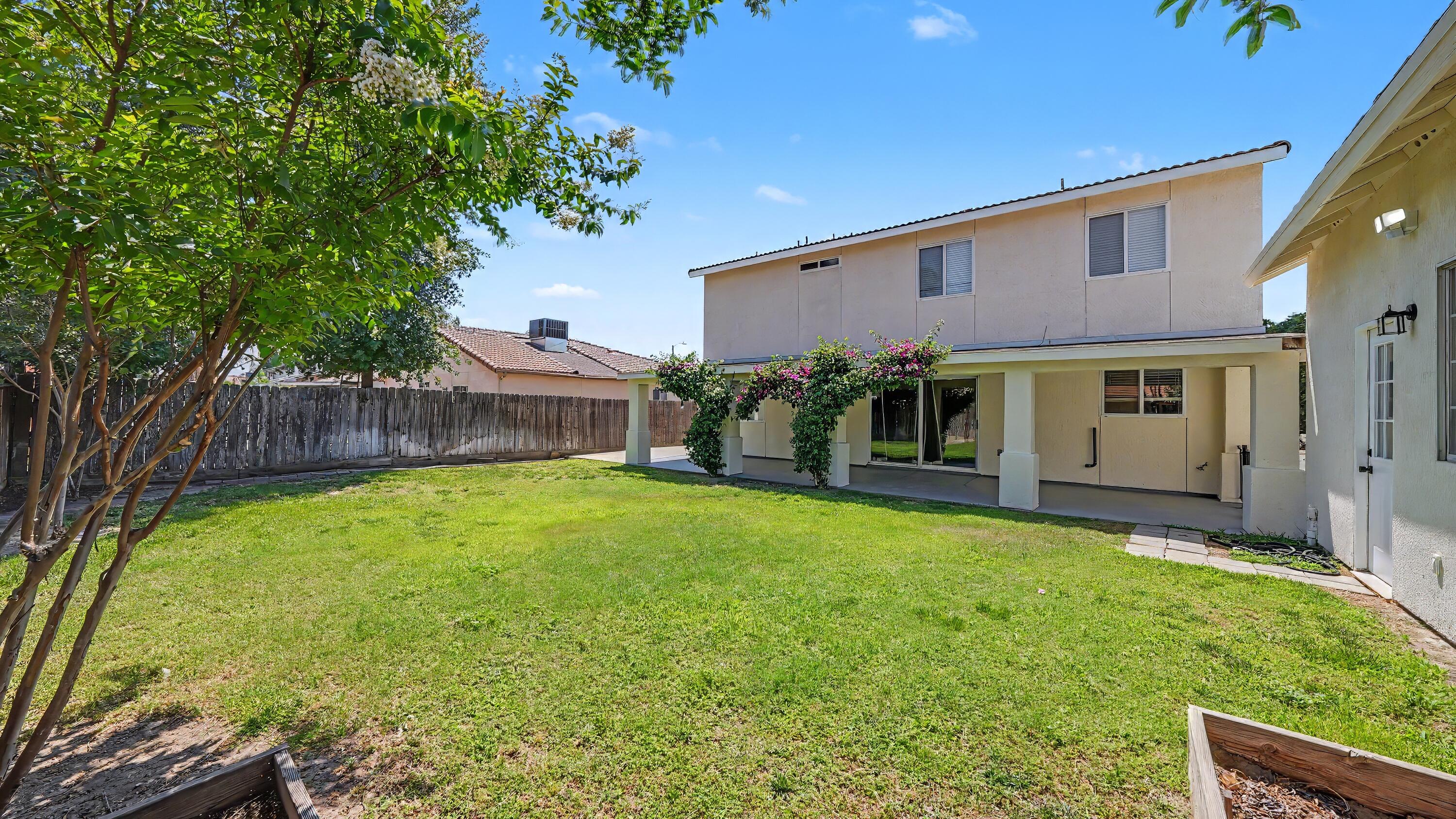 1354 N Belmont St, Porterville, CA 93257