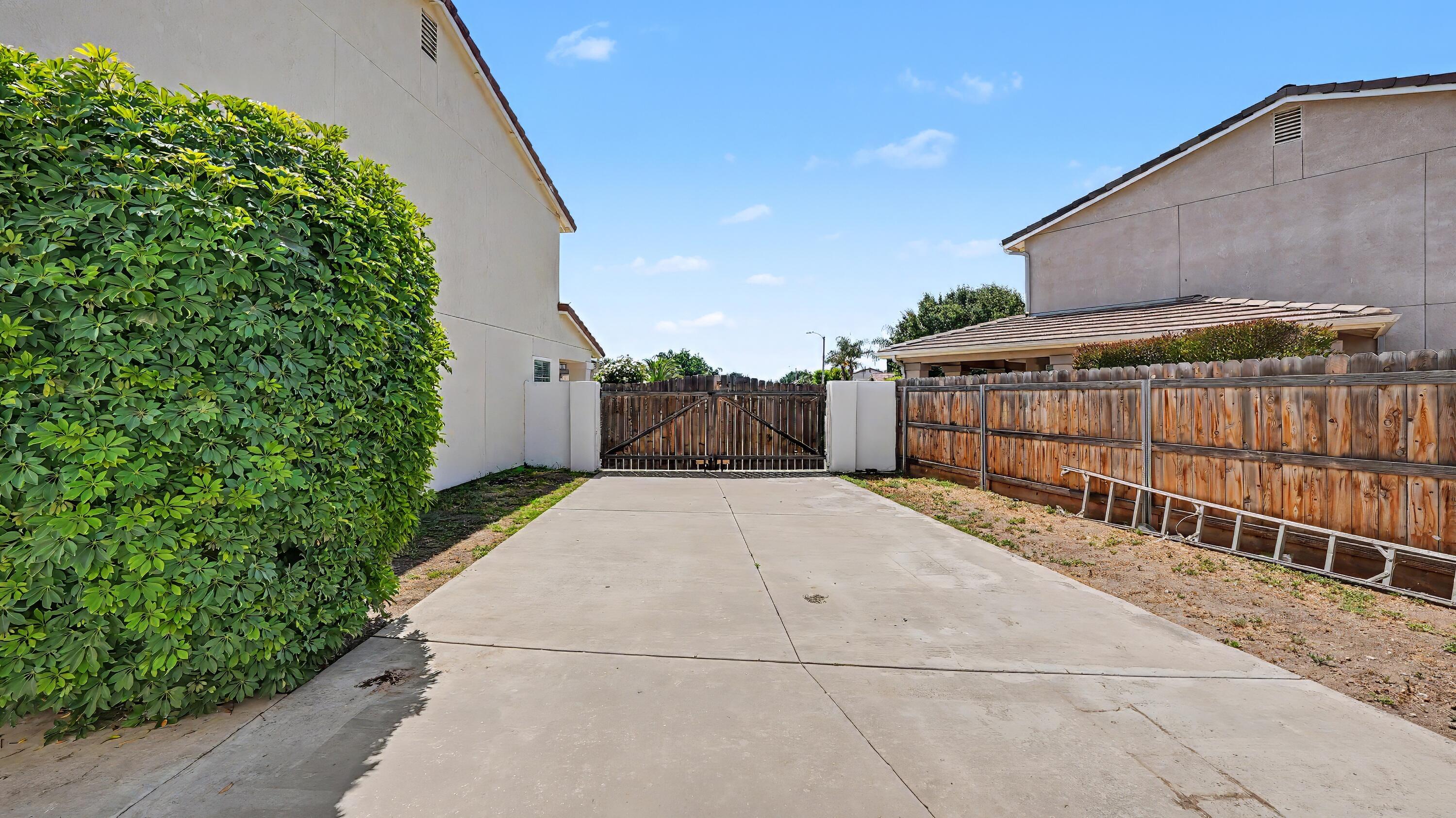 1354 N Belmont St, Porterville, CA 93257