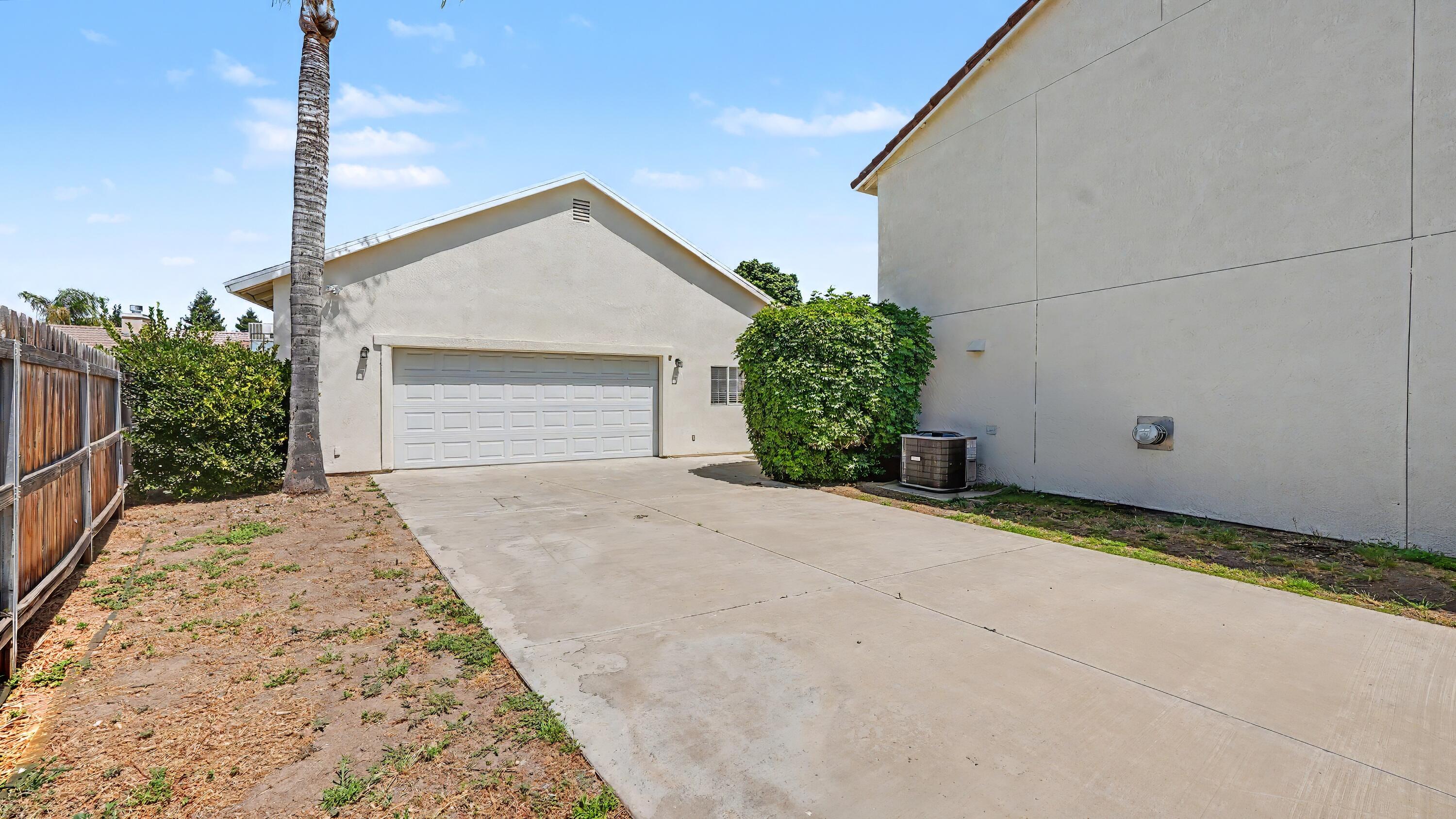 1354 N Belmont St, Porterville, CA 93257