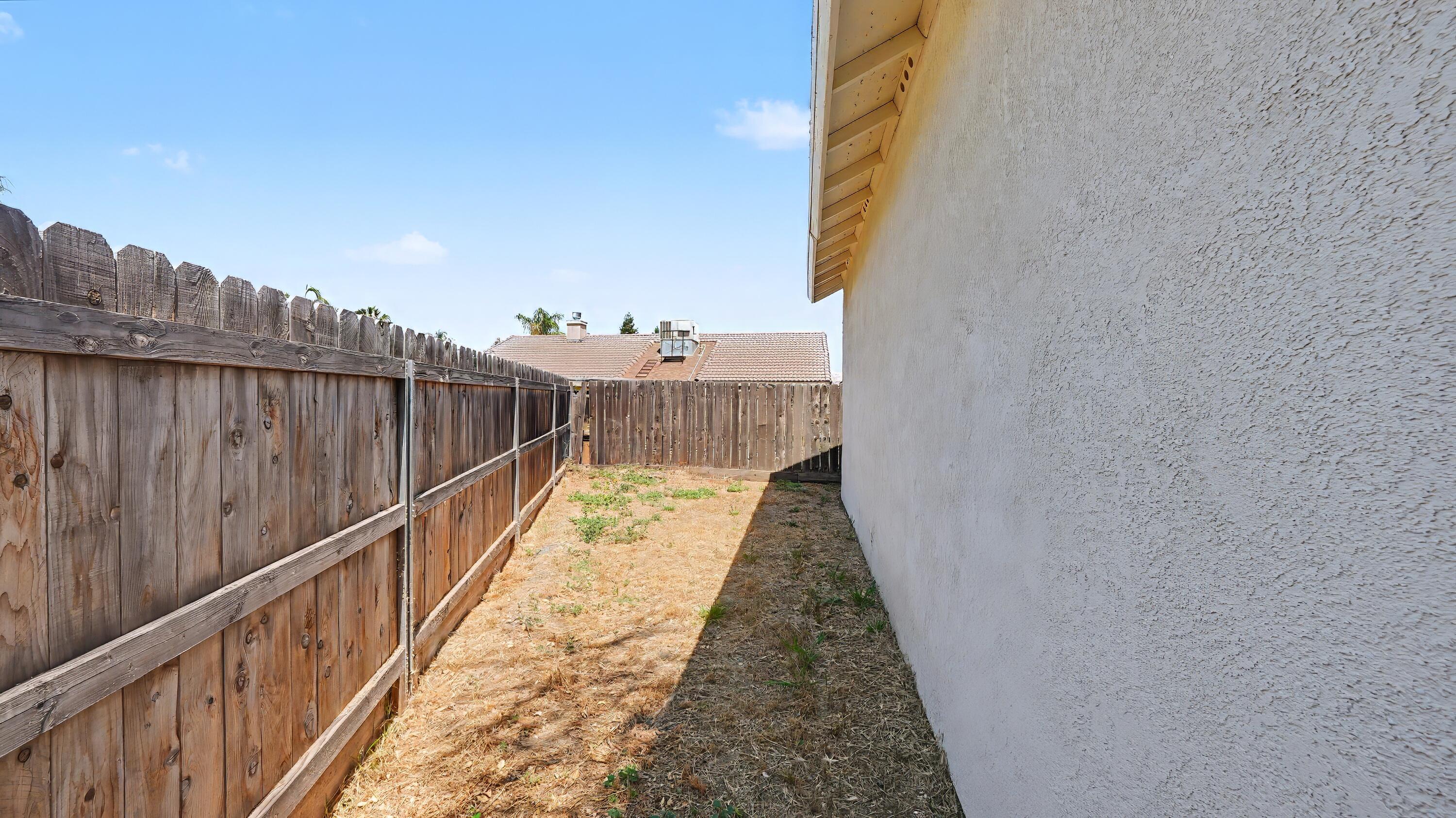 1354 N Belmont St, Porterville, CA 93257