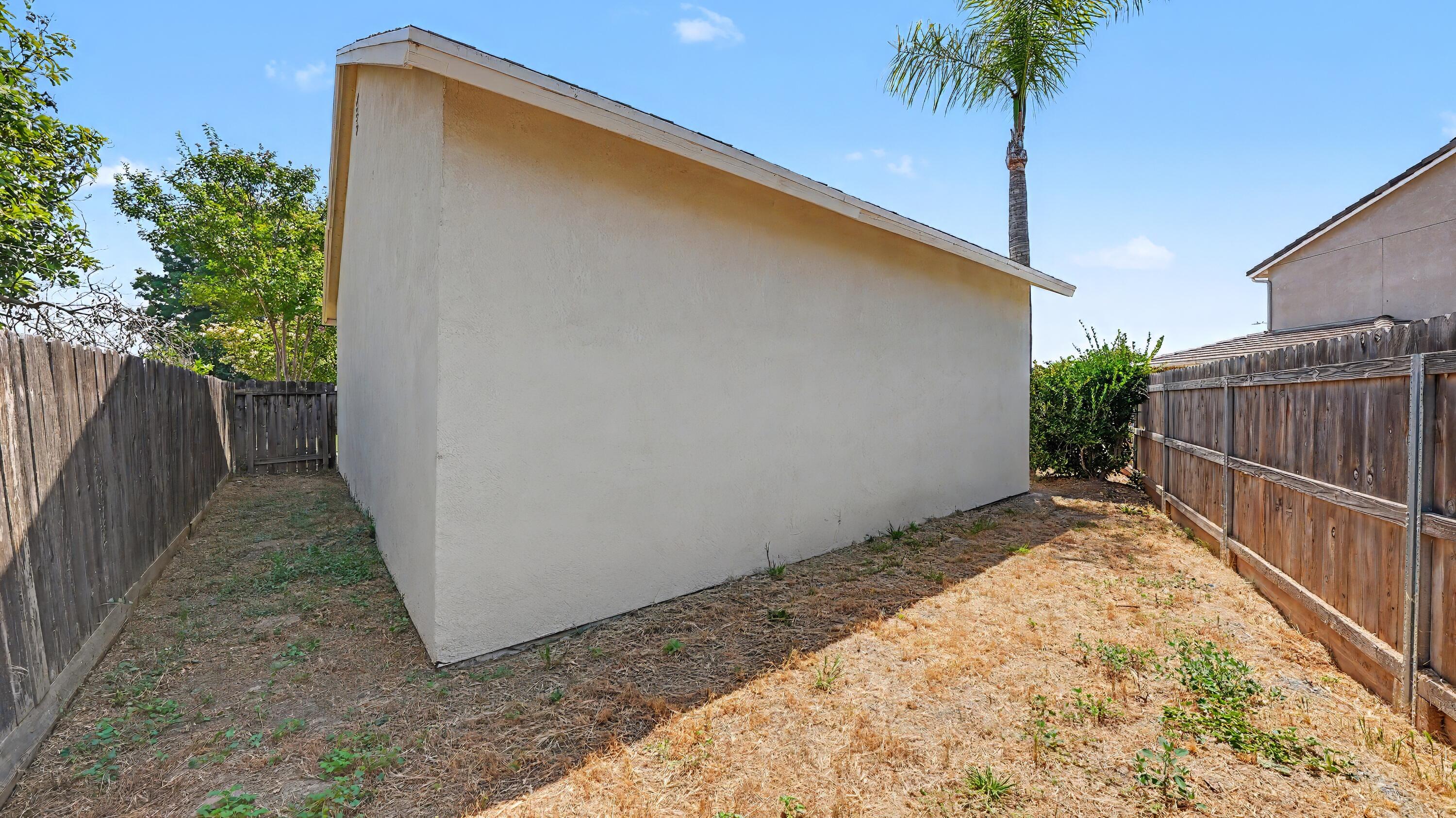 1354 N Belmont St, Porterville, CA 93257