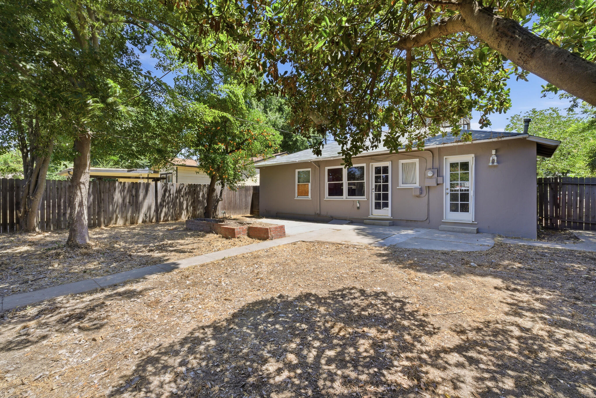 711 S Sowell St, Visalia, CA 93277