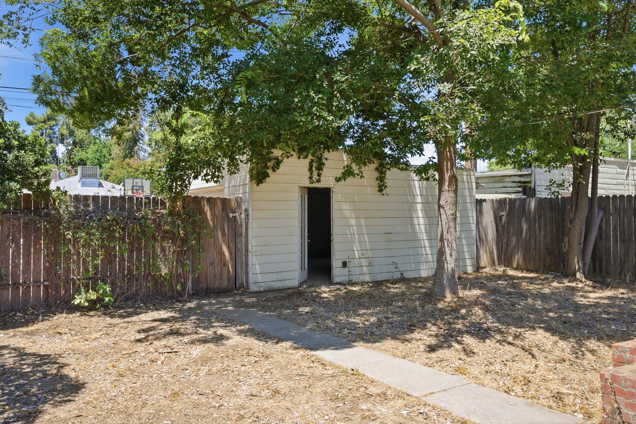 711 S Sowell St, Visalia, CA 93277