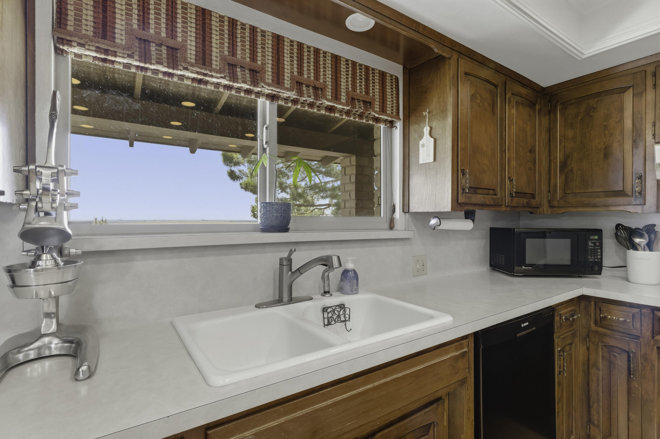 4015 Road 256, Ducor, CA 93218