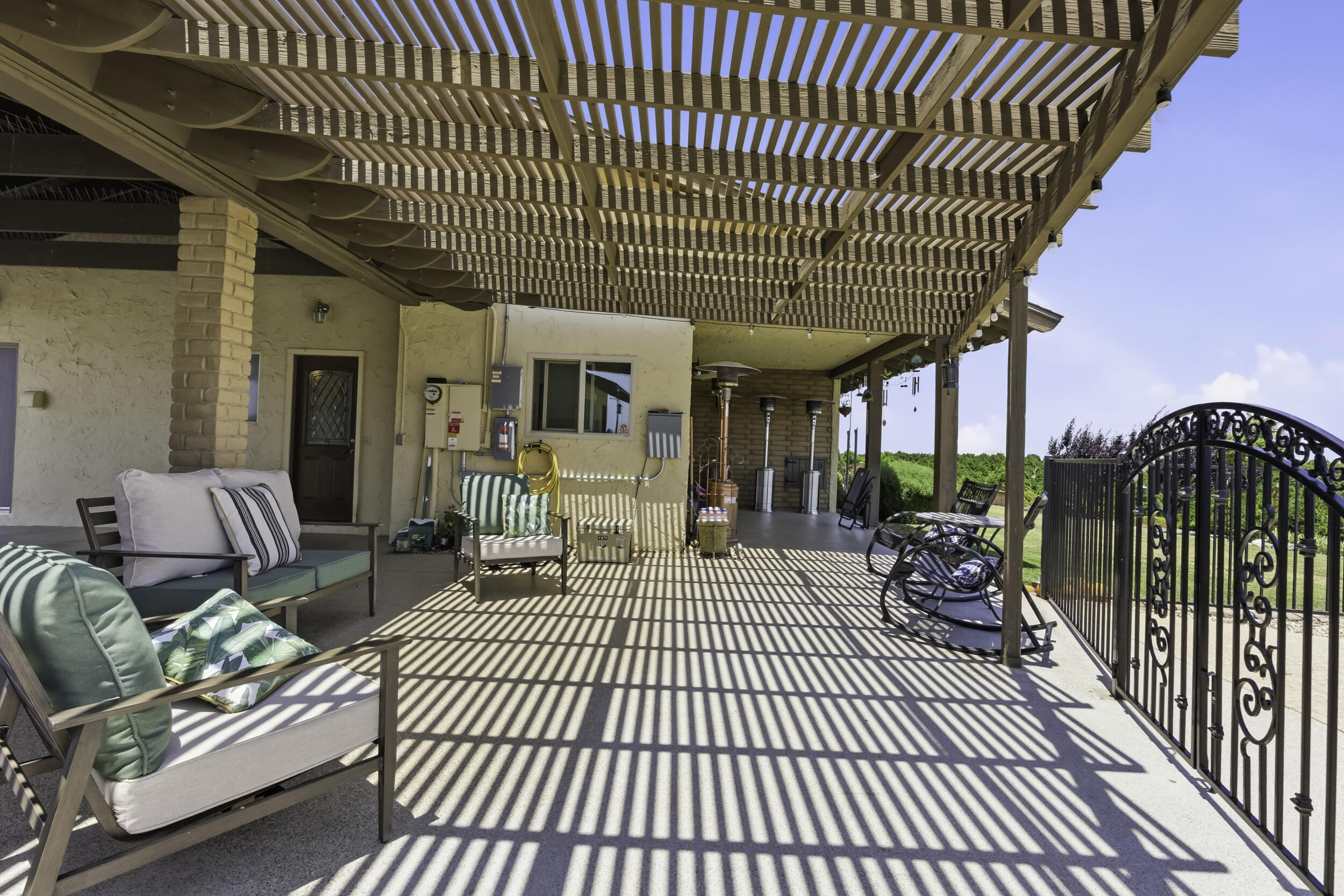 4015 Road 256, Ducor, CA 93218