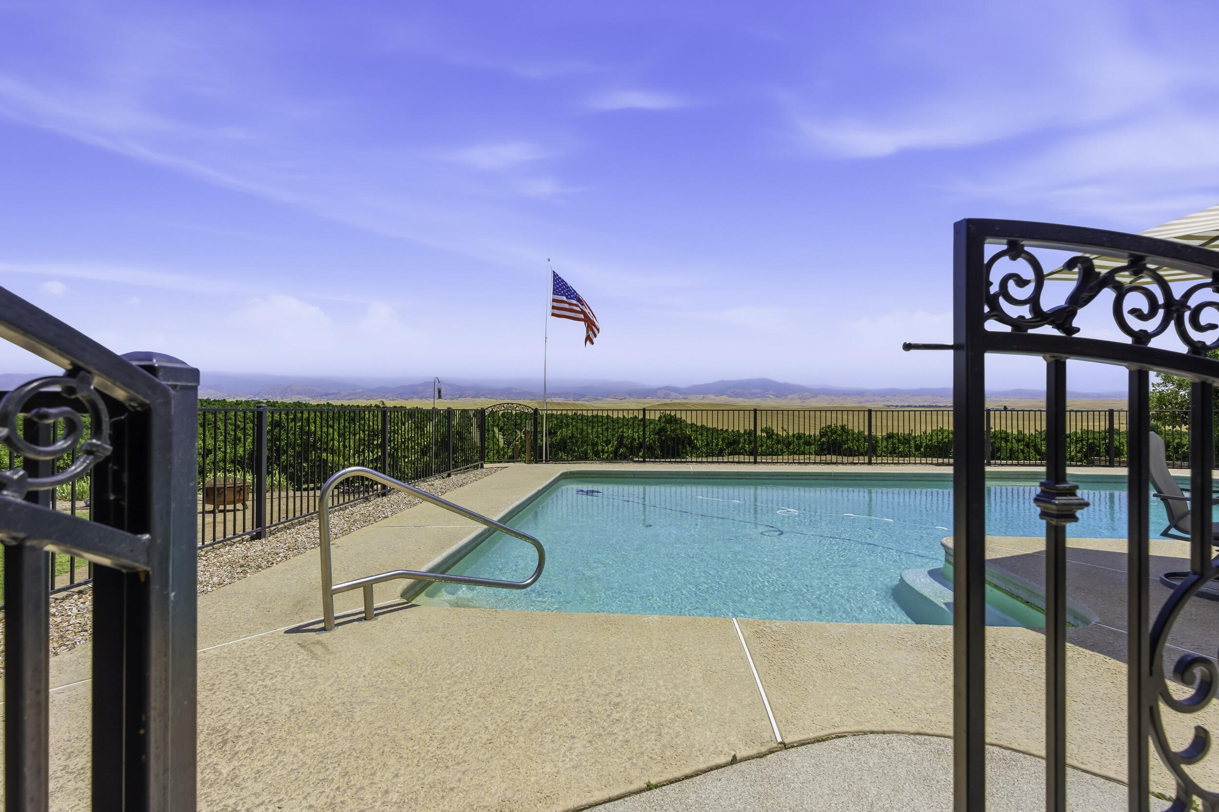 4015 Road 256, Ducor, CA 93218