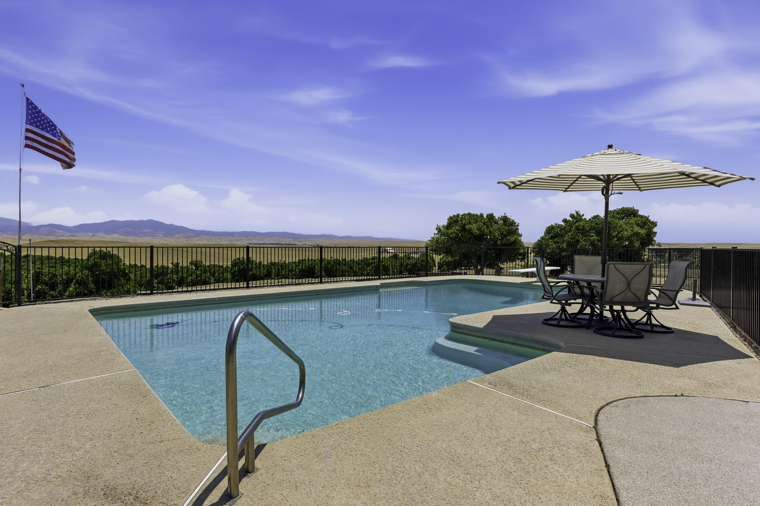 4015 Road 256, Ducor, CA 93218