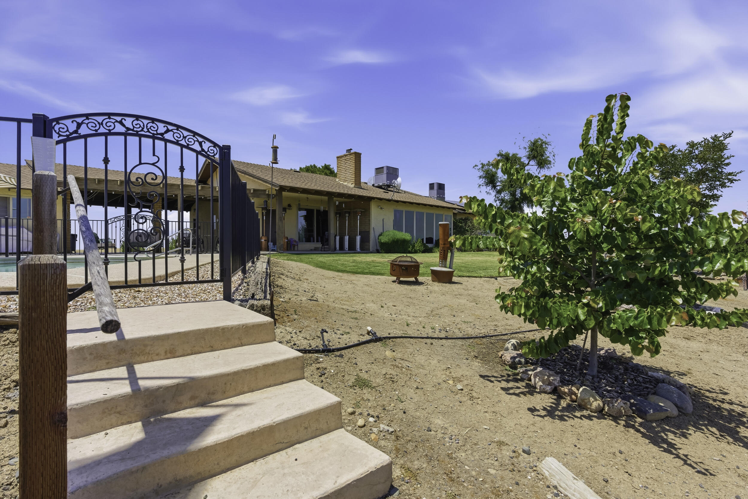 4015 Road 256, Ducor, CA 93218