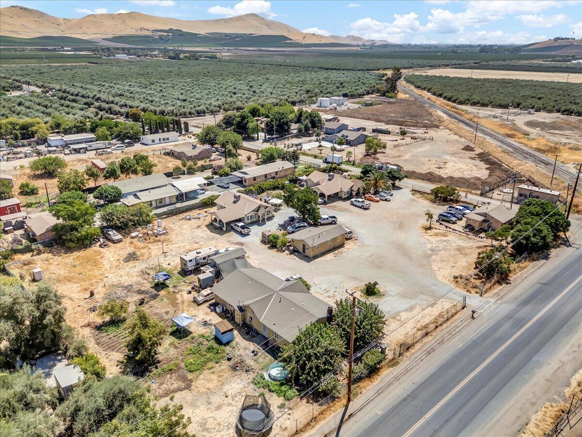 25250 Rd 216, Lindsay, CA 93247