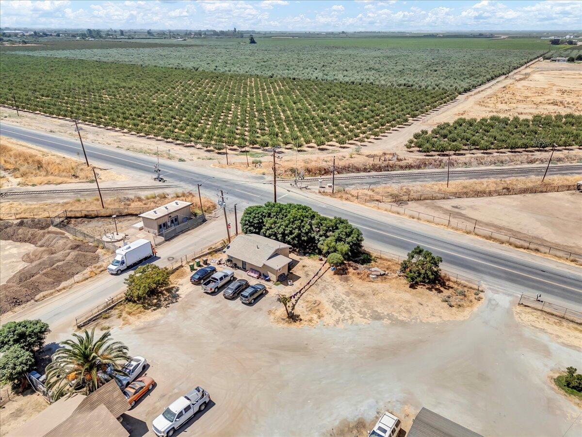 25250 Rd 216, Lindsay, CA 93247