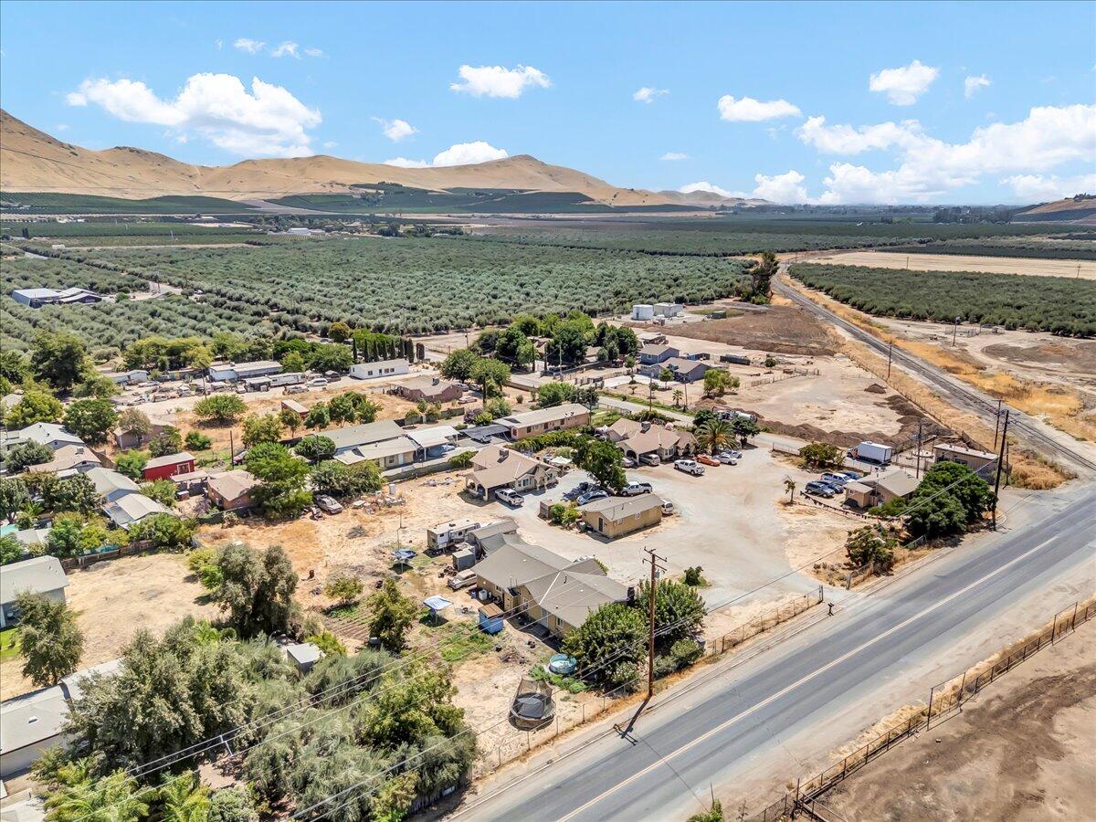 25250 Rd 216, Lindsay, CA 93247