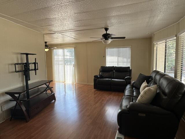 2400 W Midvalley Ave #R8, Visalia, CA 93277