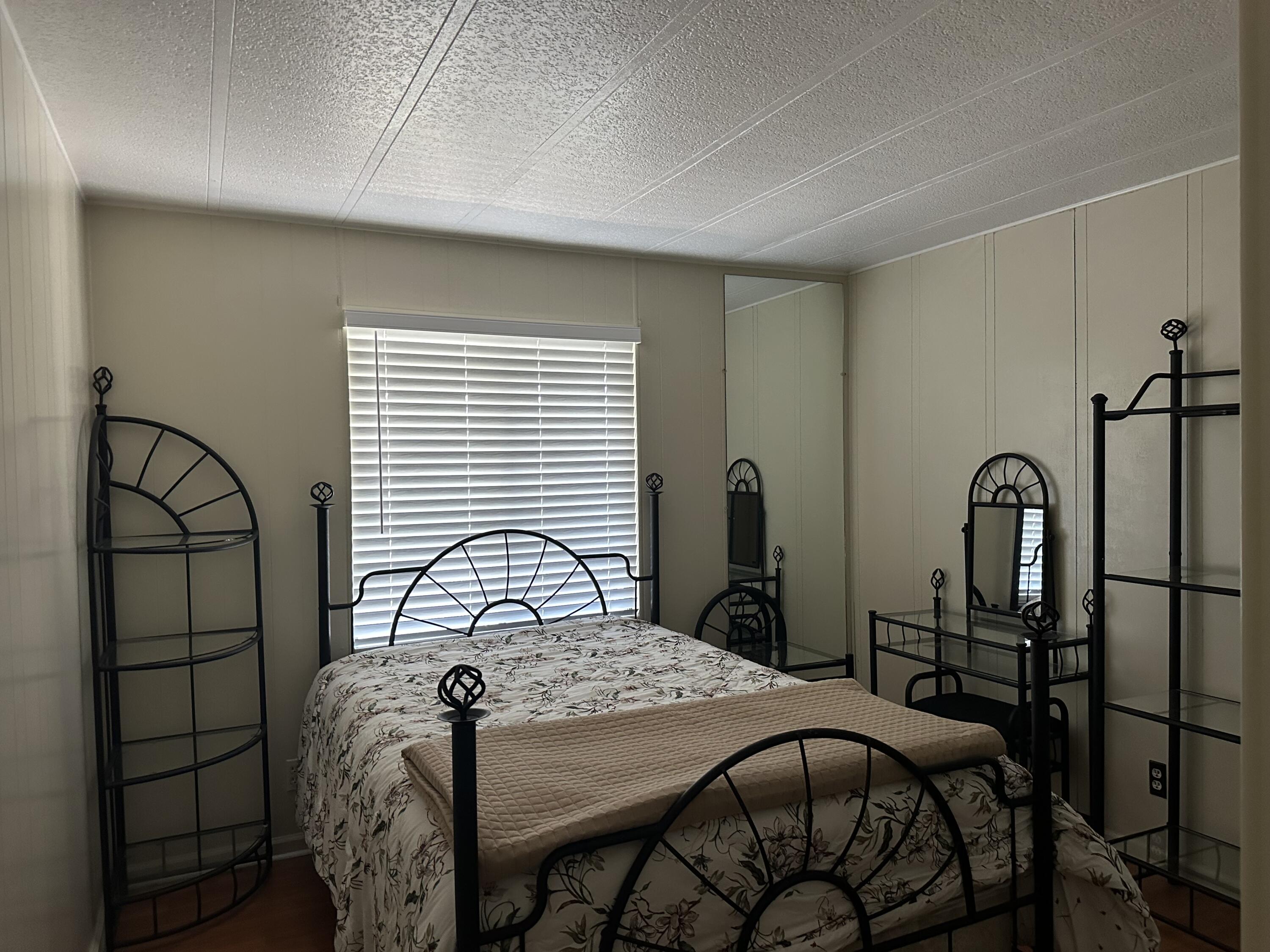 2400 W Midvalley Ave #R8, Visalia, CA 93277
