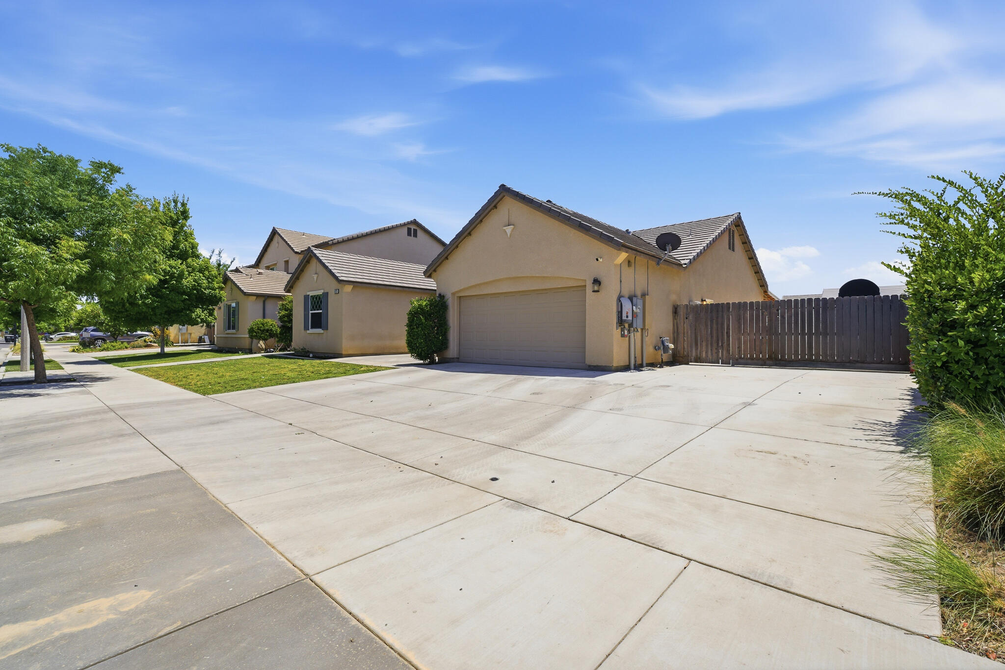 6323 W Harold Ave, Visalia, CA 93291