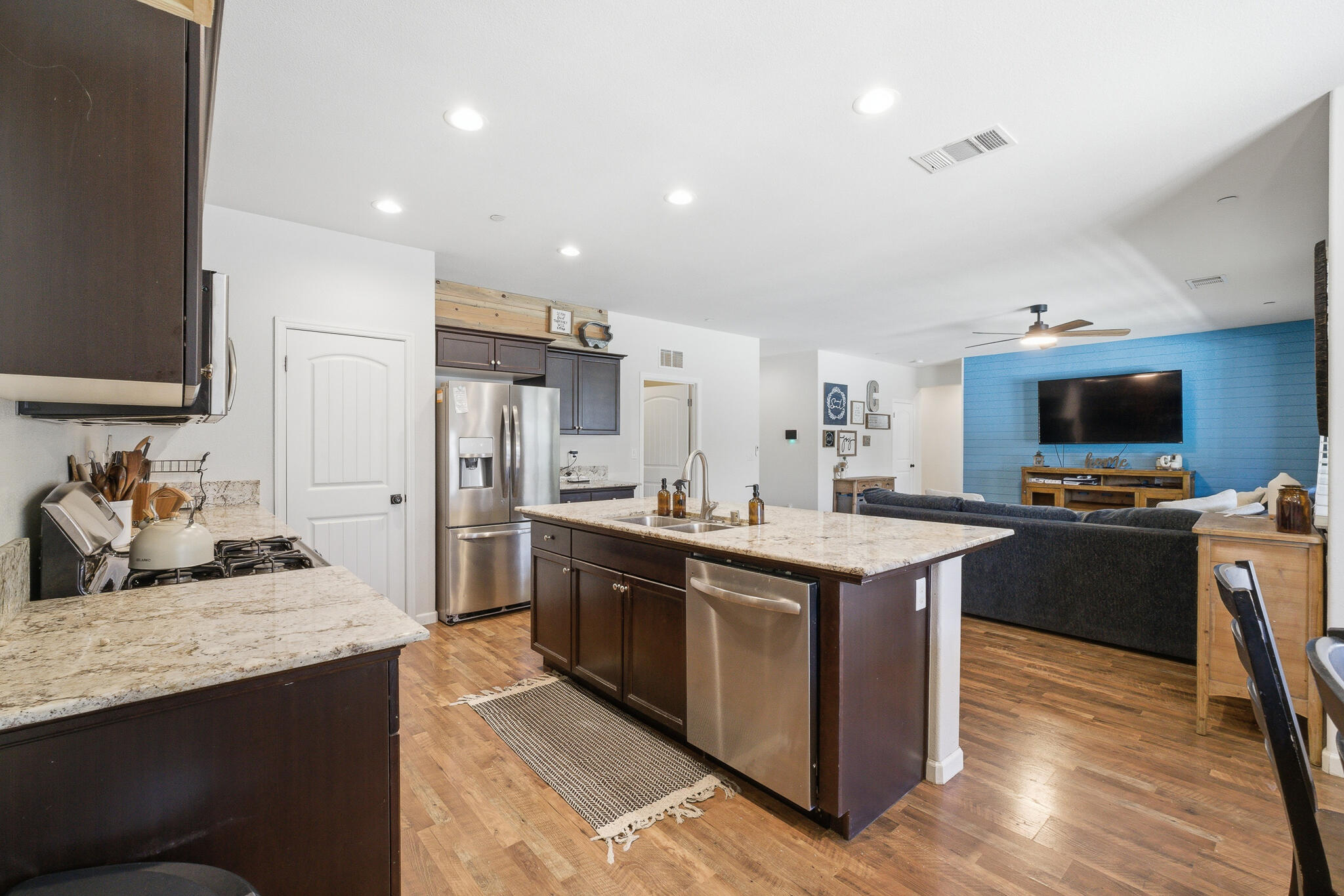 6323 W Harold Ave, Visalia, CA 93291