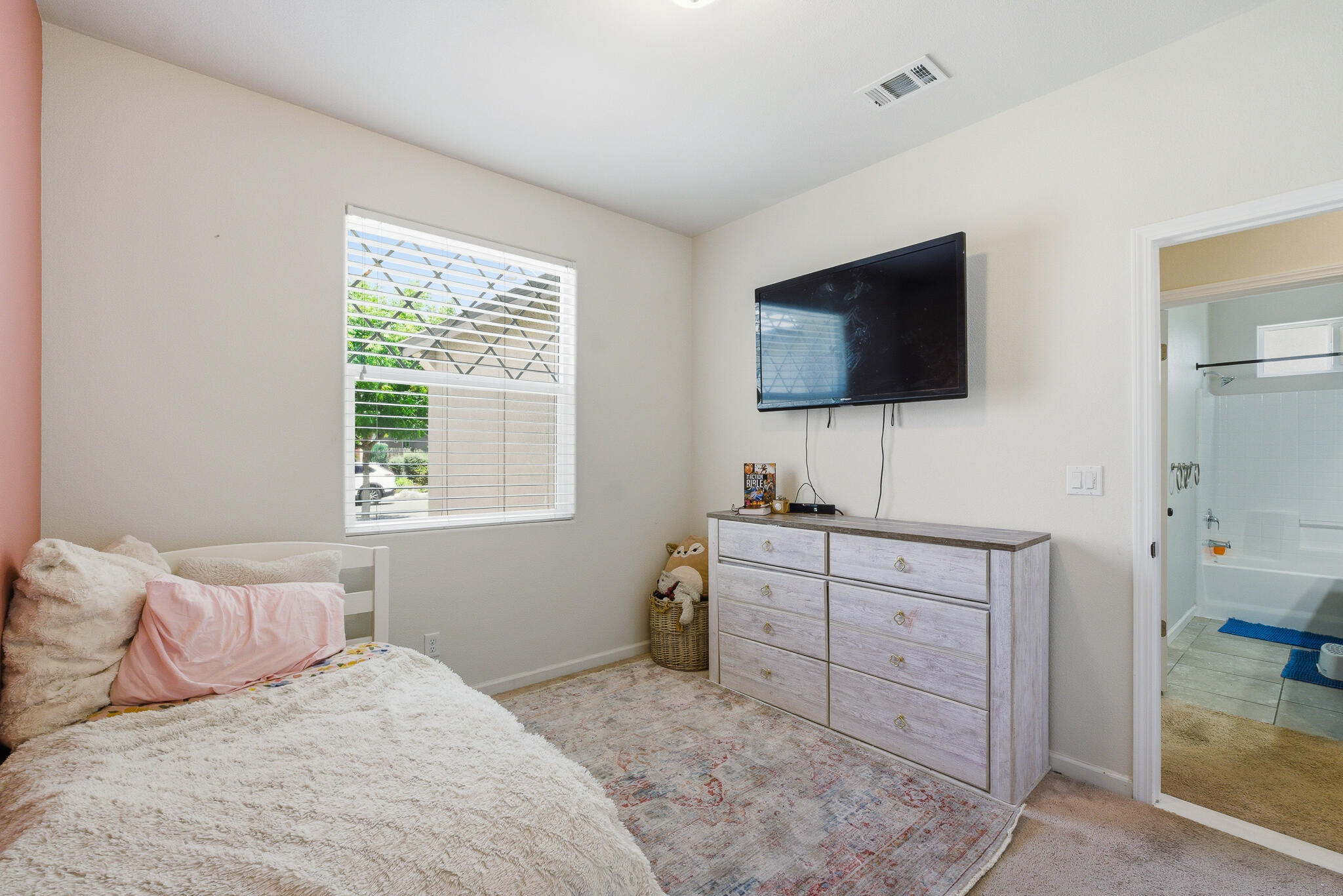 6323 W Harold Ave, Visalia, CA 93291