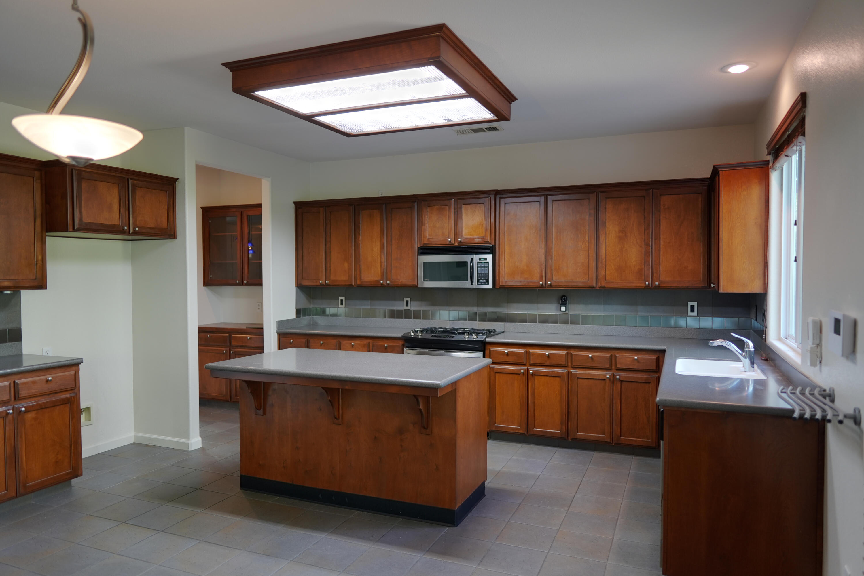 1752 Maduro Ct, Tulare, CA 93274