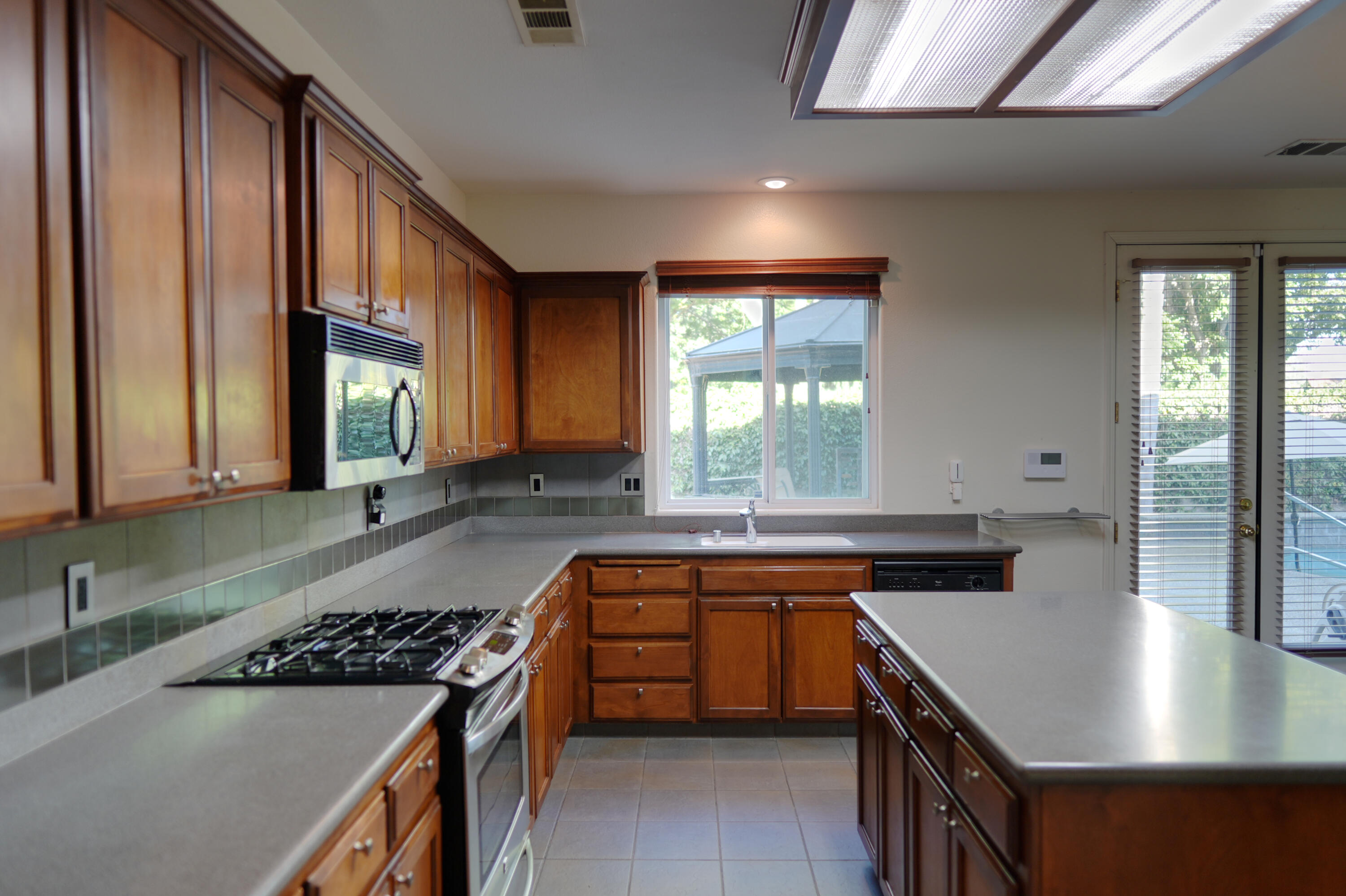 1752 Maduro Ct, Tulare, CA 93274