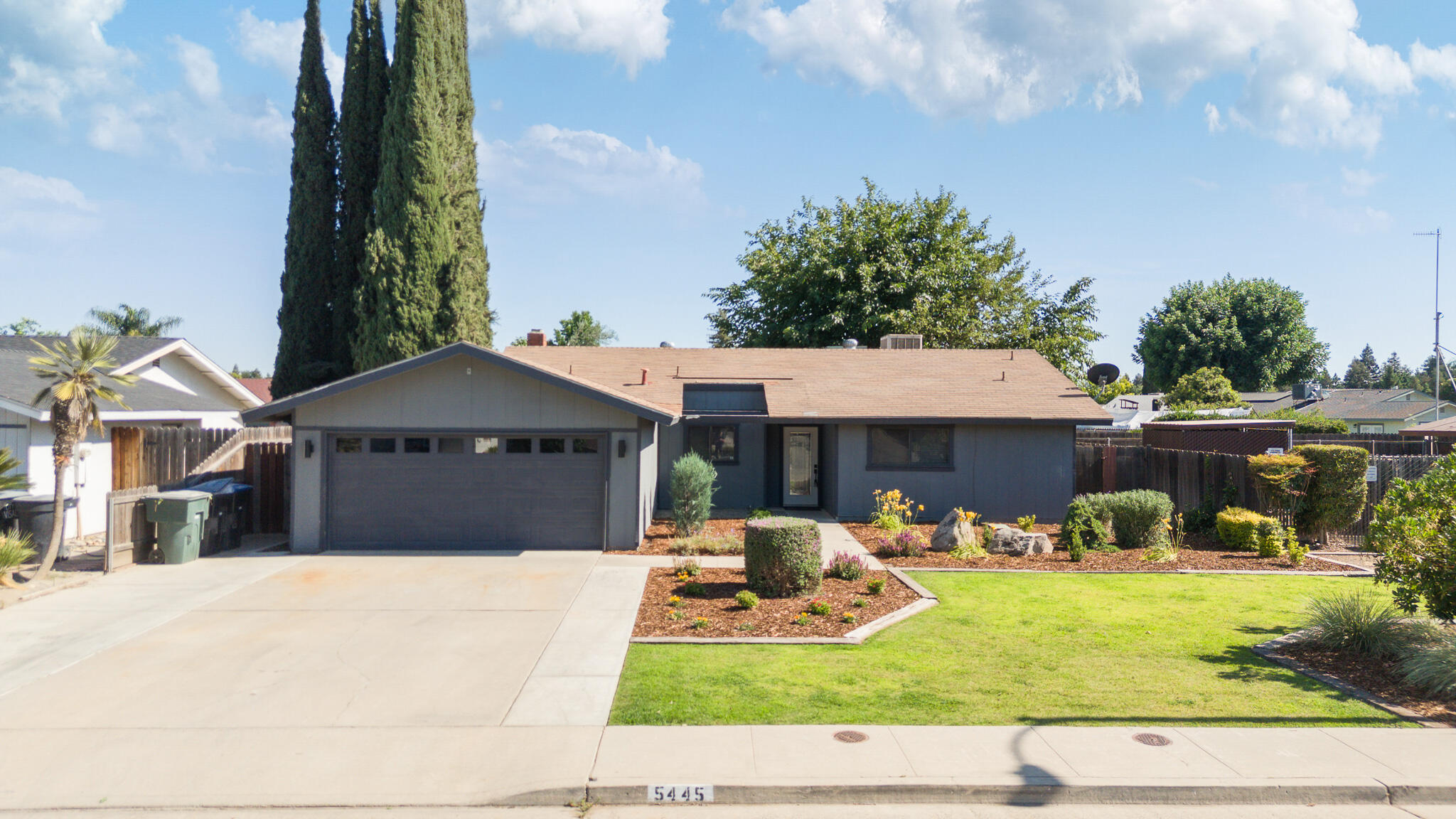 5445 W Harter Ave, Visalia, CA 93277