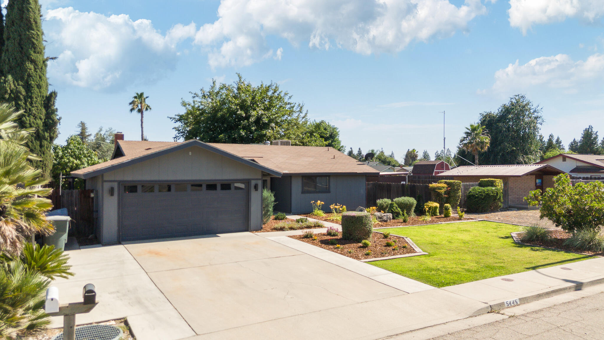 5445 W Harter Ave, Visalia, CA 93277